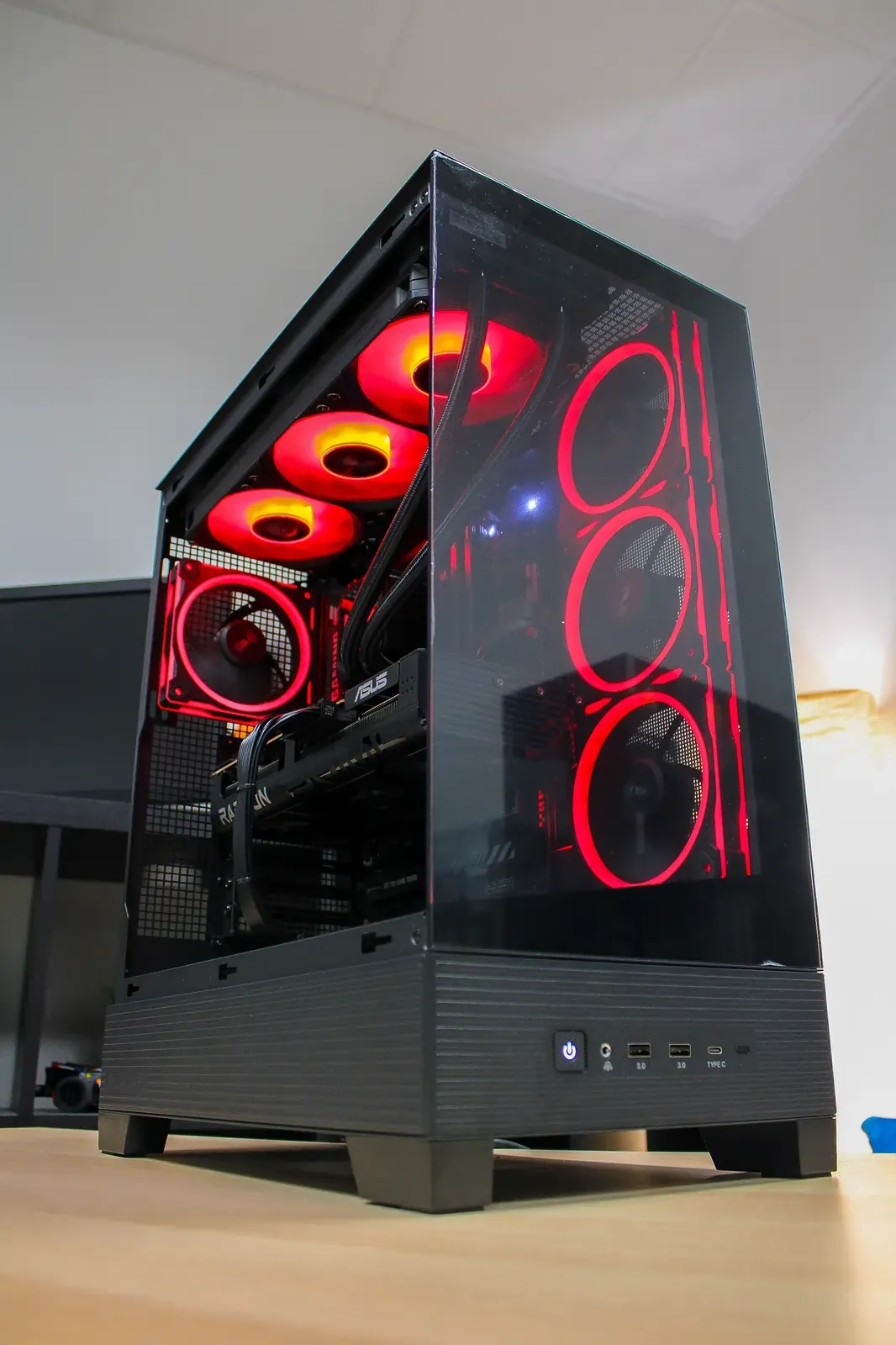 ASUS - AMD RX 9070 XT / R7 7800X3D - Thumbnail 7