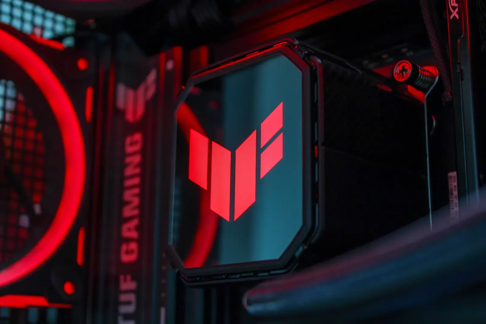 ASUS - AMD RX 9070 XT / R7 7800X3D - Thumbnail 4