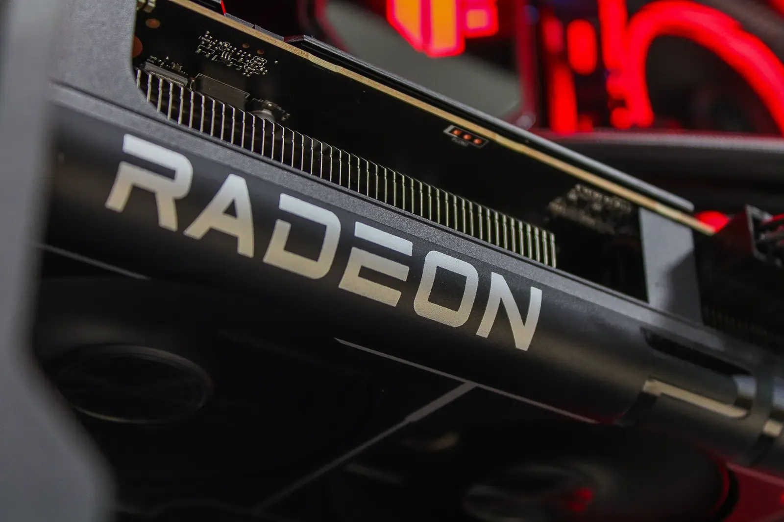 ASUS - AMD RX 9070 XT / R7 7800X3D - Thumbnail 9