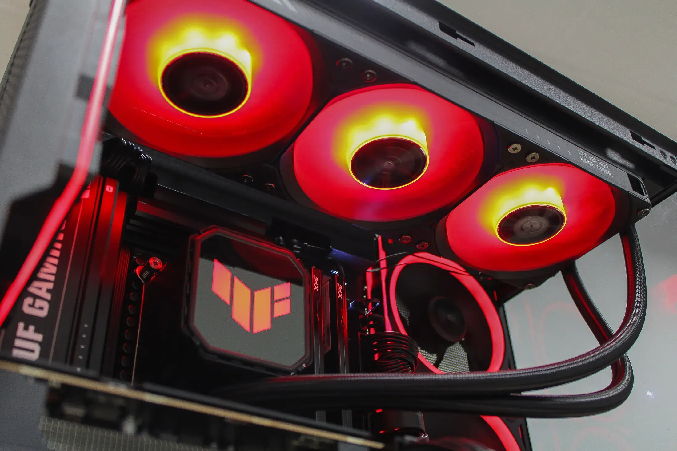 ASUS - AMD RX 9070 XT / R7 7800X3D - Thumbnail 2