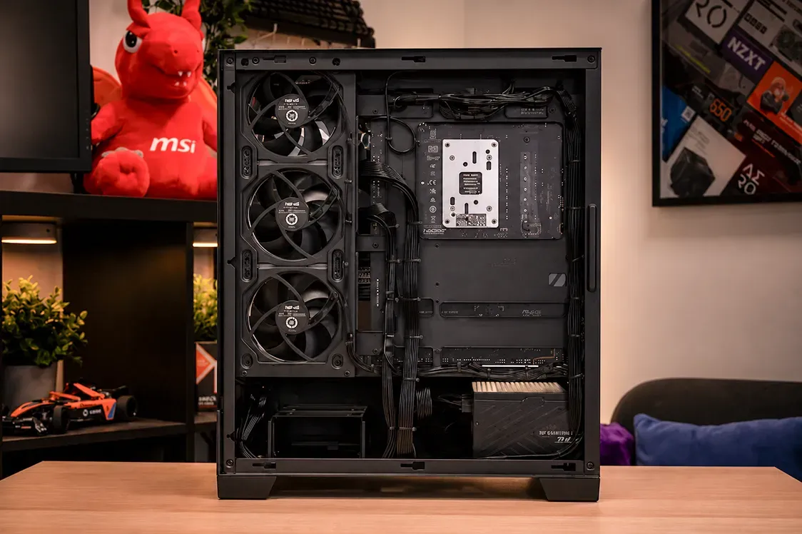 ASUS - AMD RX 9070 XT / R7 7800X3D - Thumbnail 7