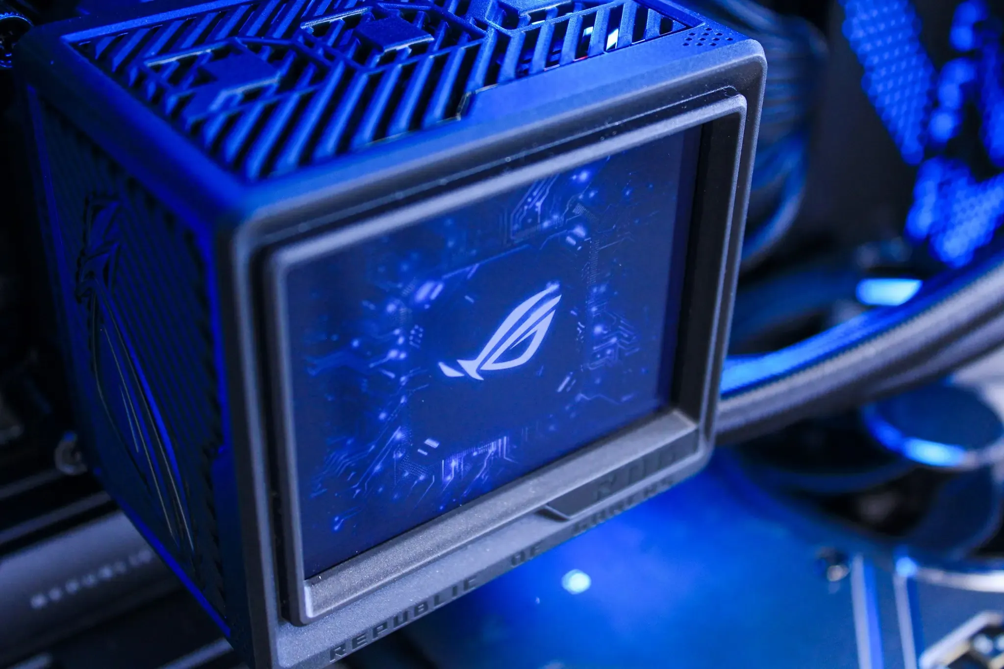 ASUS ROG - Thumbnail 6