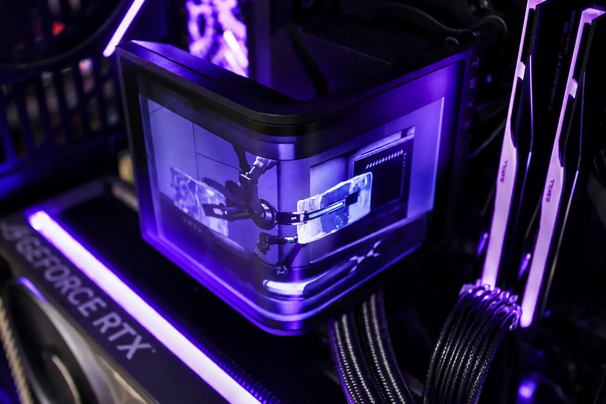 Hyte Ultra - RTX 5090 / R7 9800X3D, 32GB / 64GB - Thumbnail 5