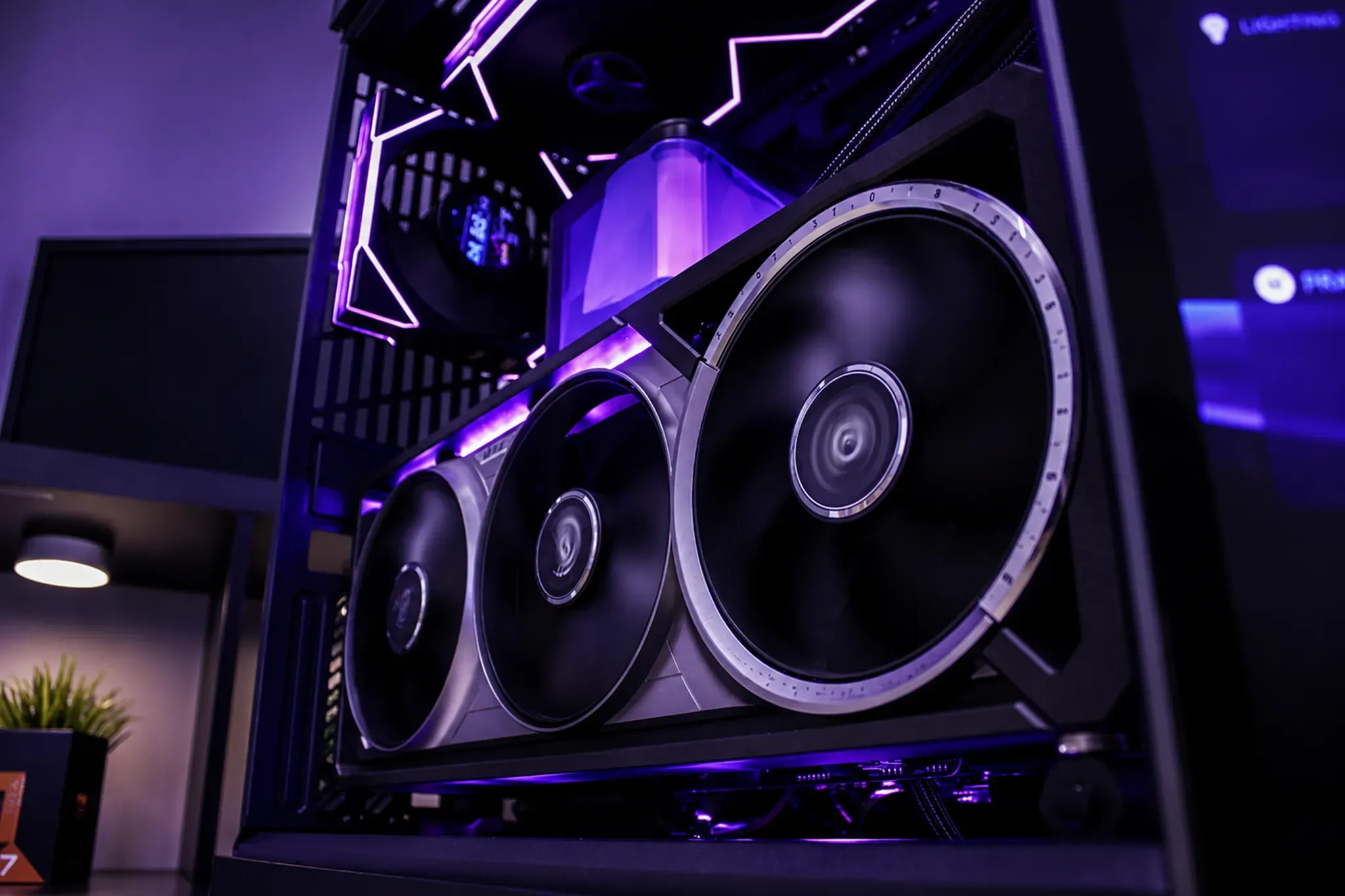 Hyte Ultra - RTX 5090 / R7 9800X3D, 32GB / 64GB - Thumbnail 4