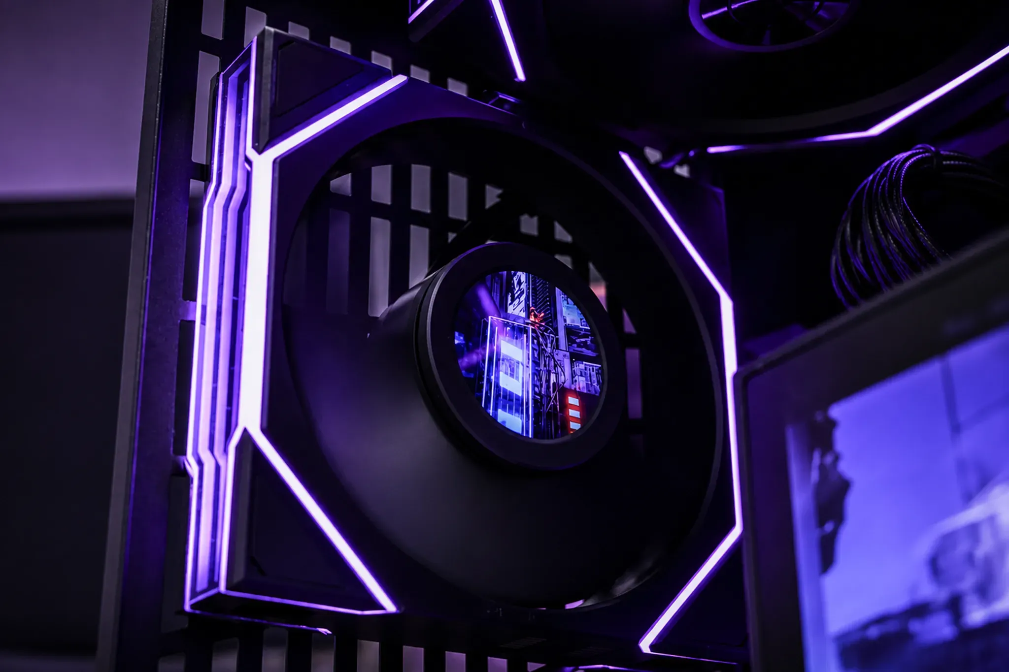 Hyte Ultra - RTX 5090 / R7 9800X3D, 32GB / 64GB - Thumbnail 8