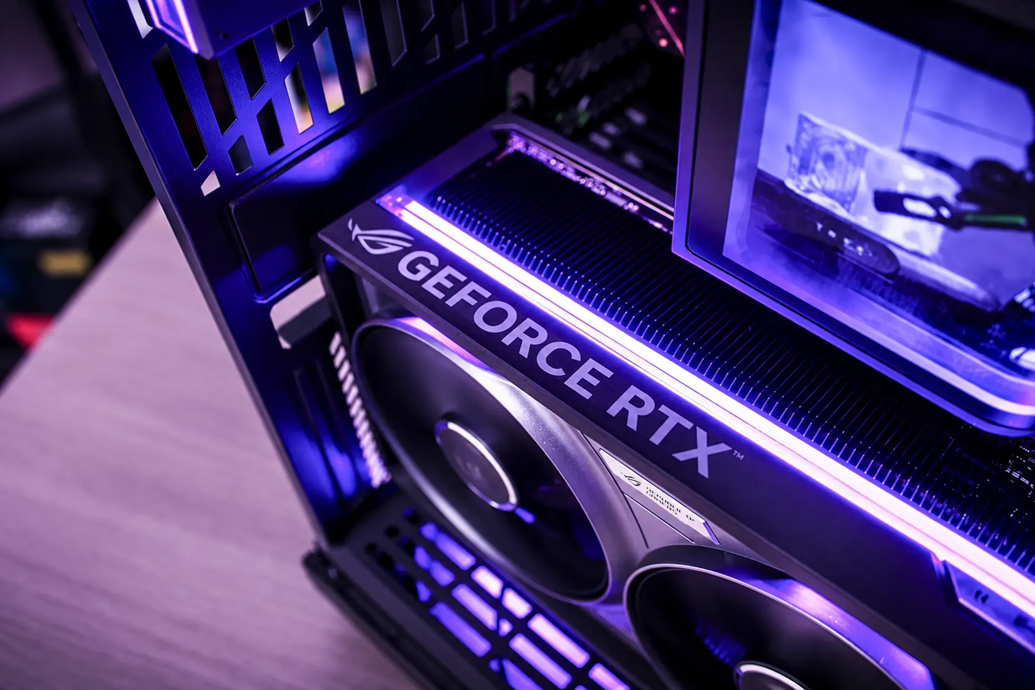 Hyte Ultra - RTX 5090 / R7 9800X3D, 32GB / 64GB - Thumbnail 7