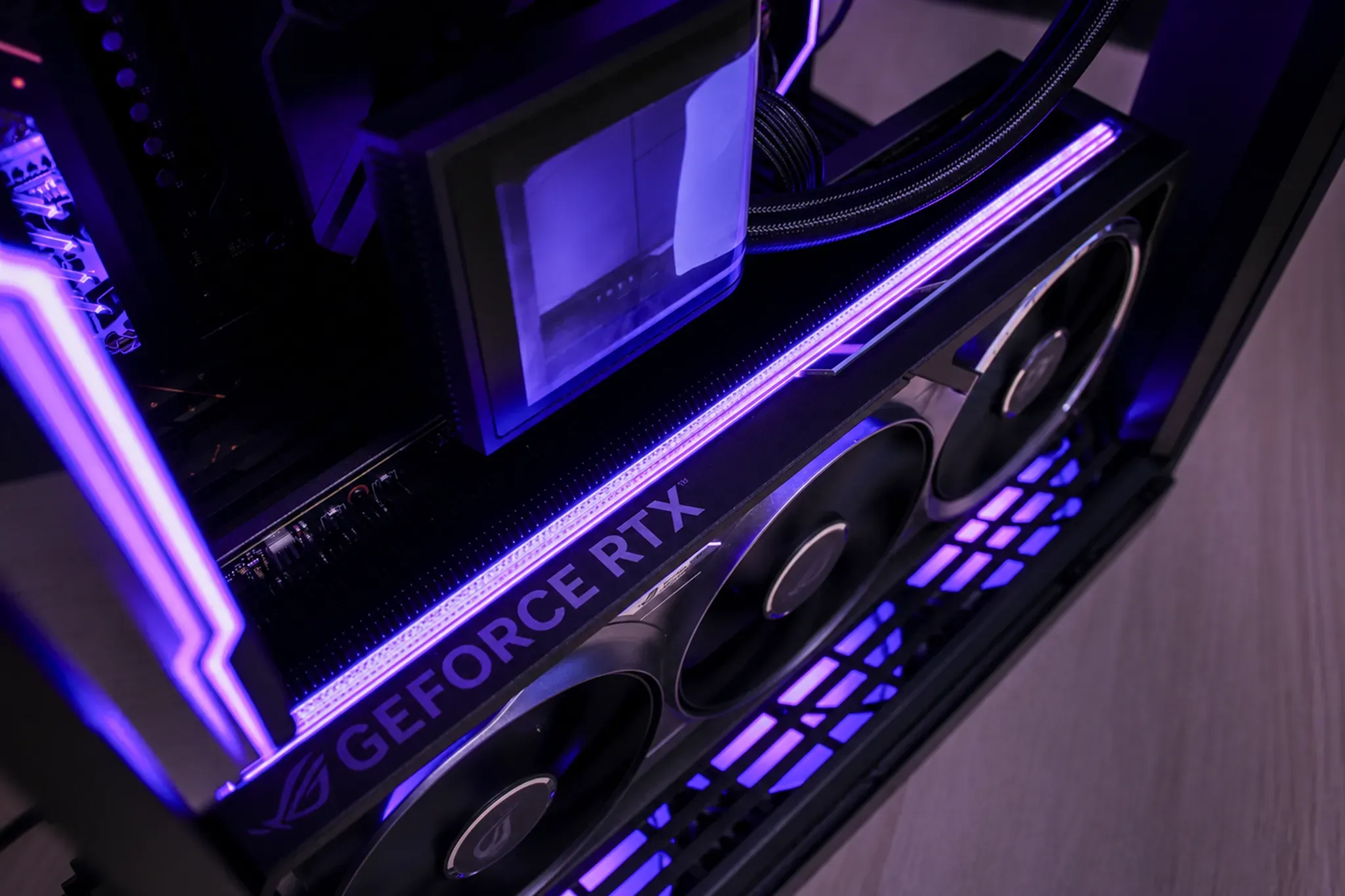 Hyte Ultra - RTX 5090 / R7 9800X3D, 32GB / 64GB - Thumbnail 6