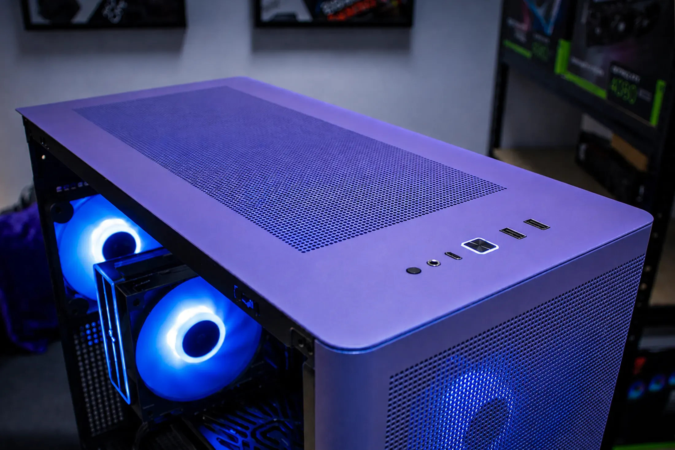 Chroma - RTX 5060 Ti / R5 7500F - Thumbnail 6