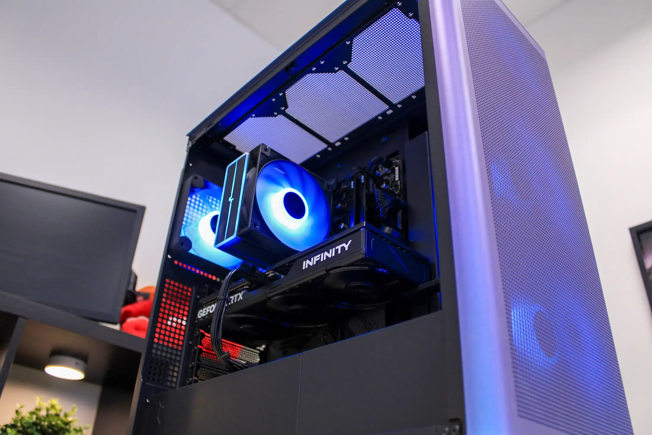 Chroma - RTX 5060 Ti / R5 7500F - Thumbnail 4