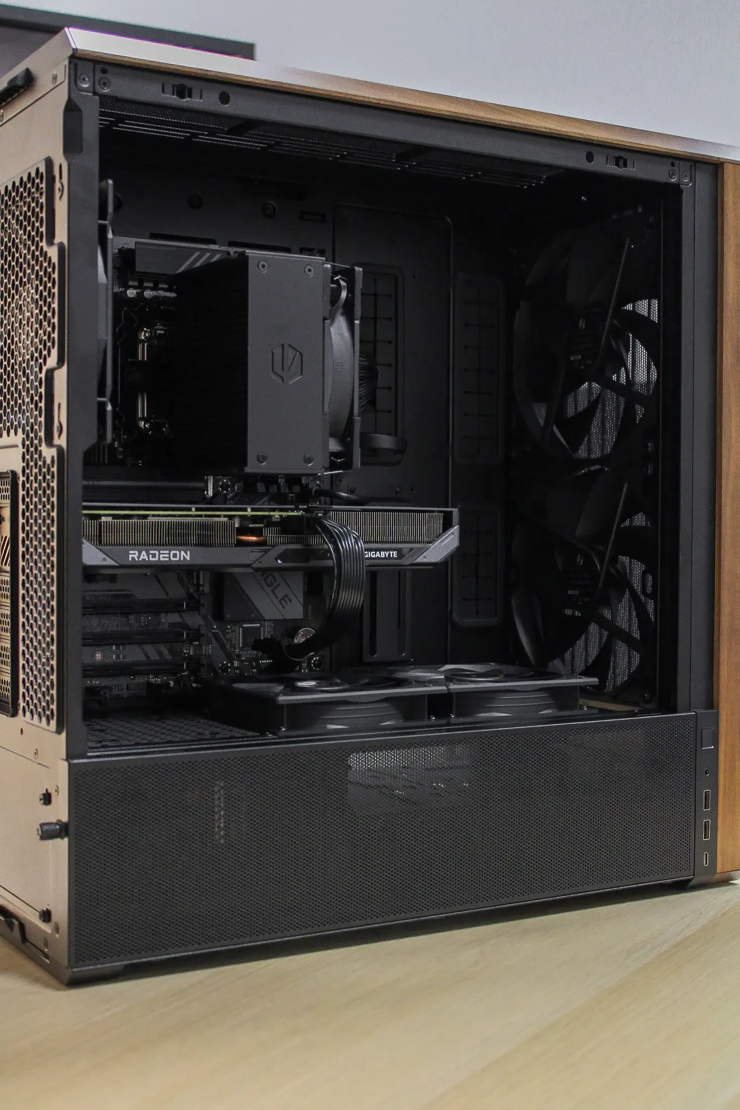 Purity - RX 9060 XT / R5 7500F - Thumbnail 9