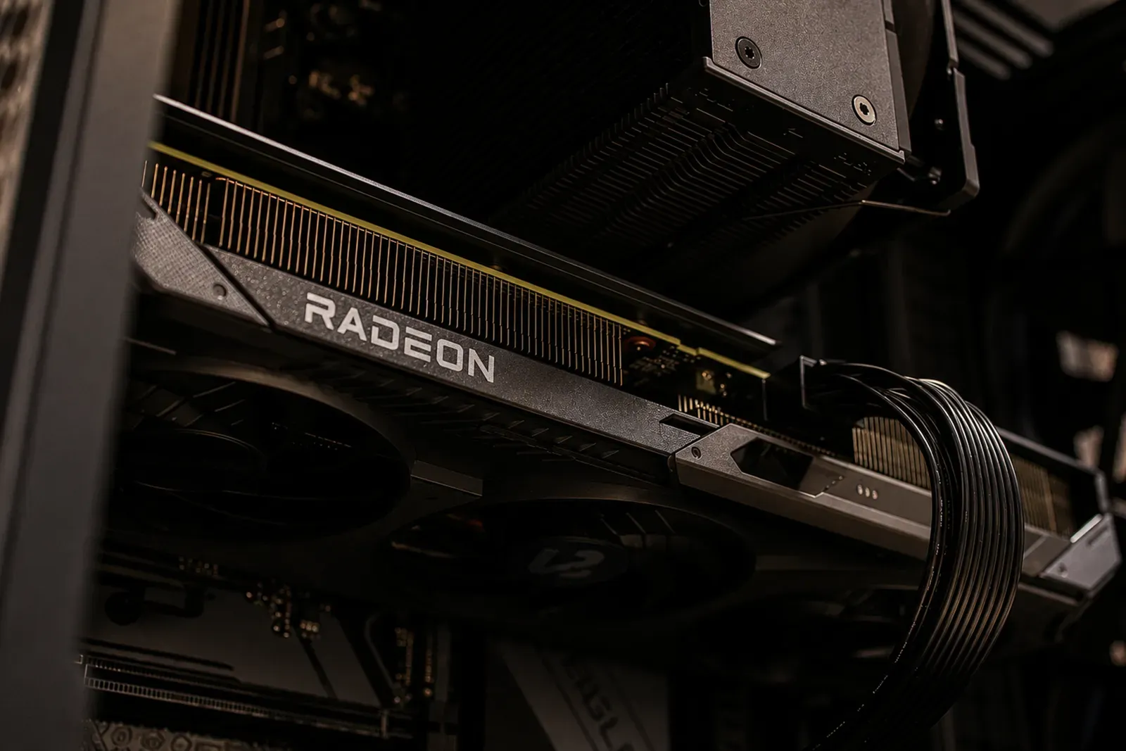 Purity - RX 9060 XT / R5 7500F - Thumbnail 6
