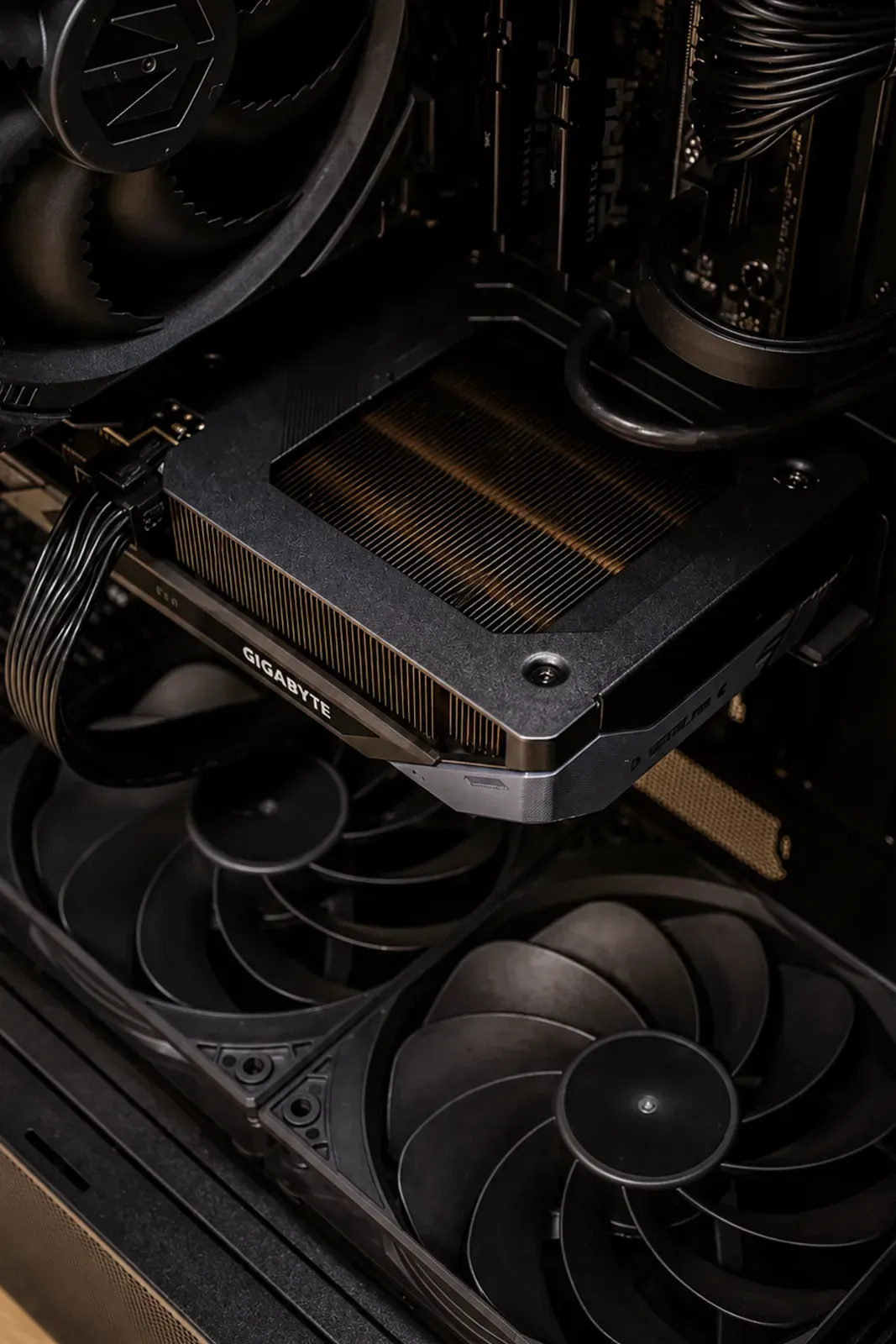 Purity - RX 9060 XT / R5 7500F - Thumbnail 5