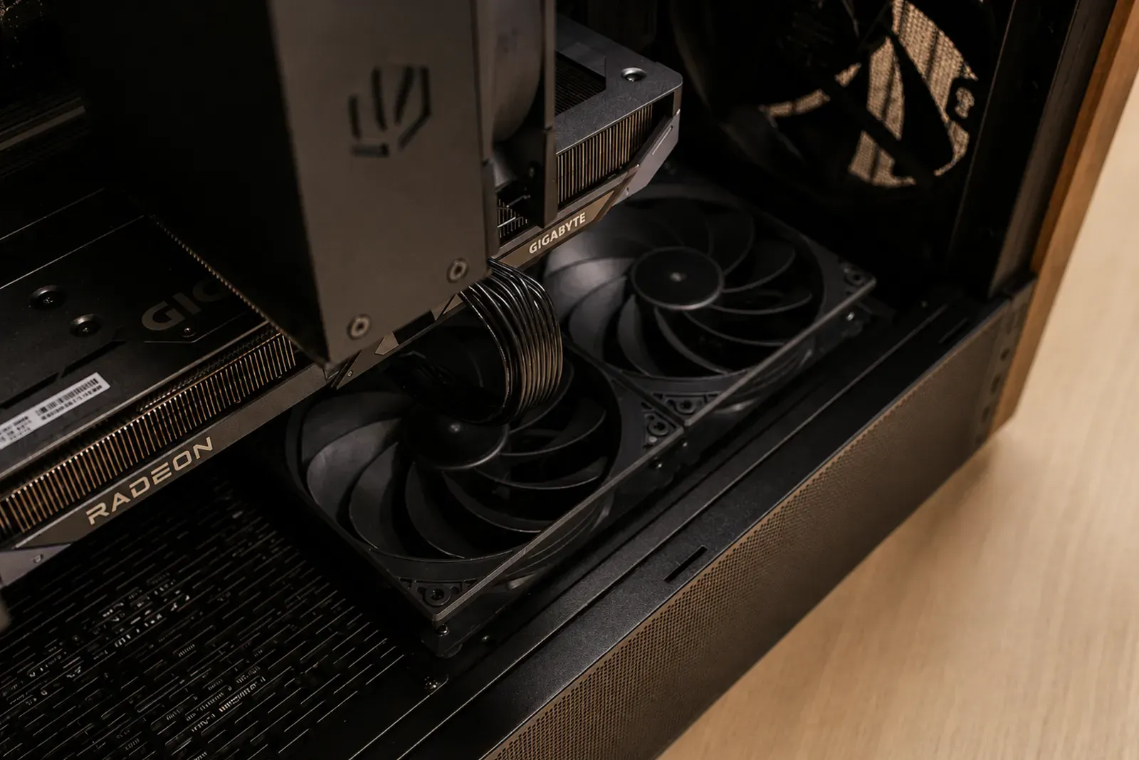 Purity - RX 9060 XT / R5 7500F - Thumbnail 10