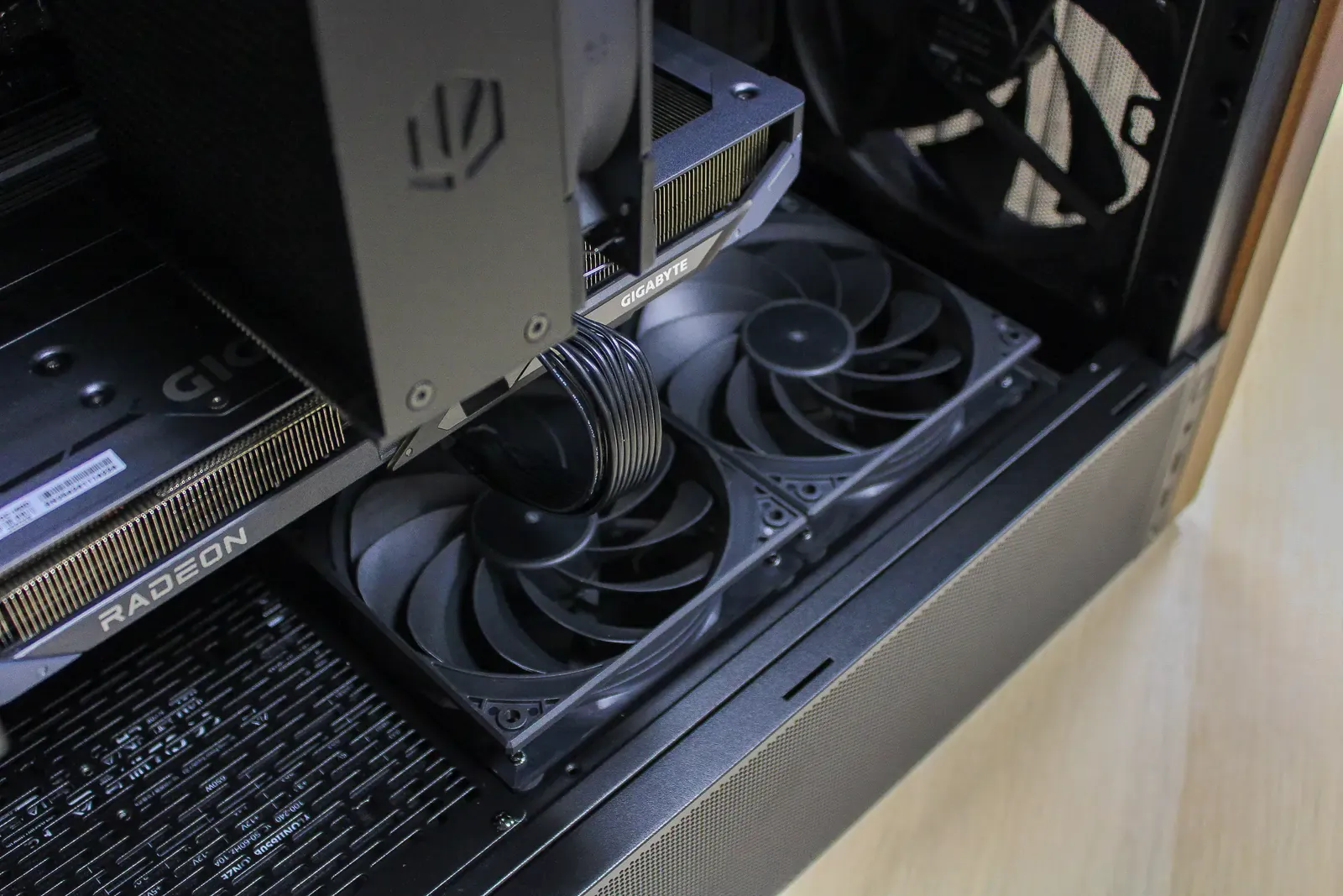 Purity - RX 9060 XT / R5 7500F - Thumbnail 5