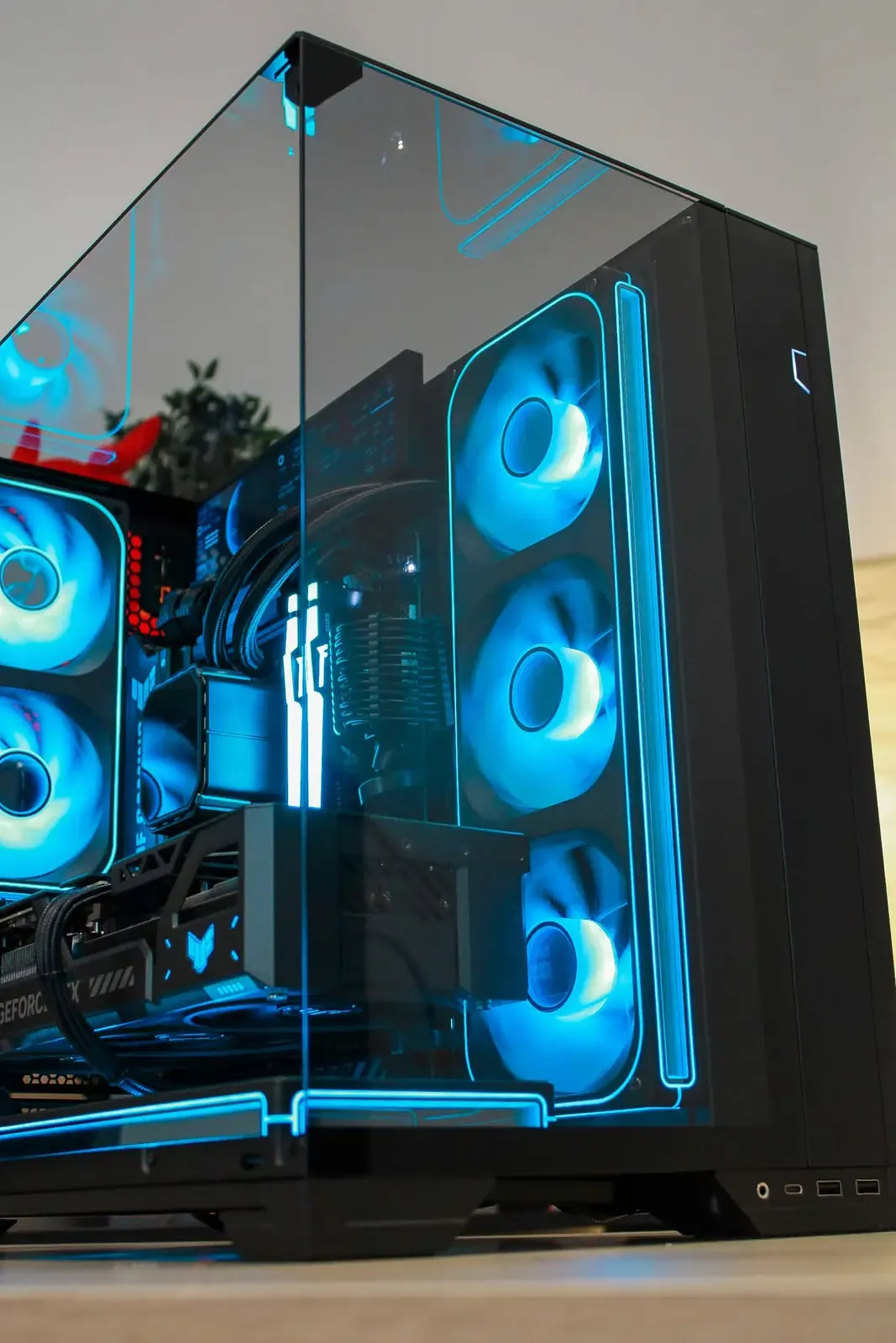 Limitless - RTX 5090 / R7 9850X3D - Thumbnail 9