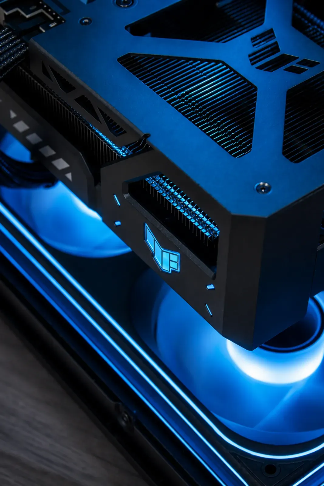 Limitless - RTX 5090 / R7 9850X3D - Thumbnail 5