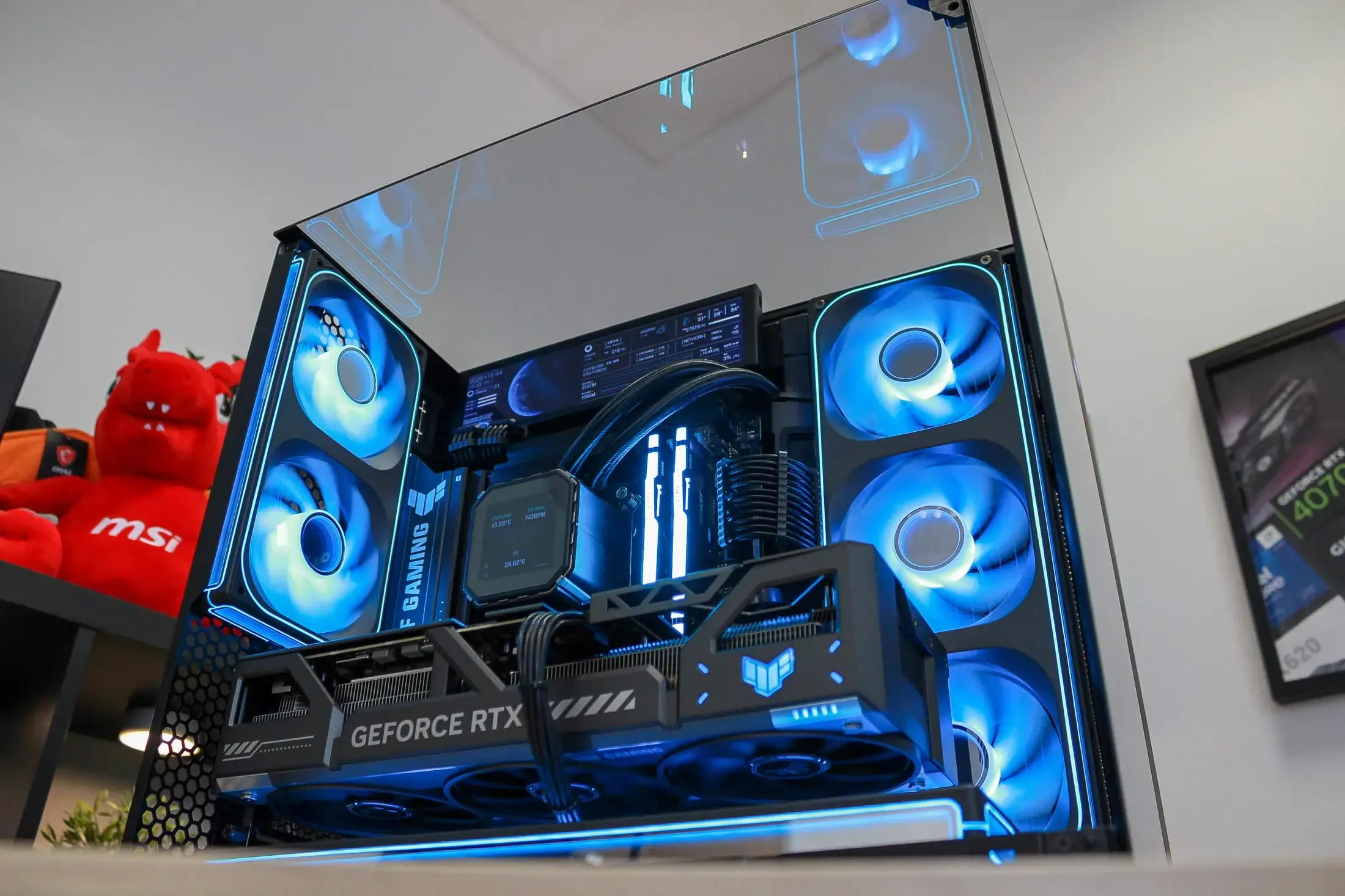 Limitless - RTX 5090 / R7 9850X3D - Thumbnail 2