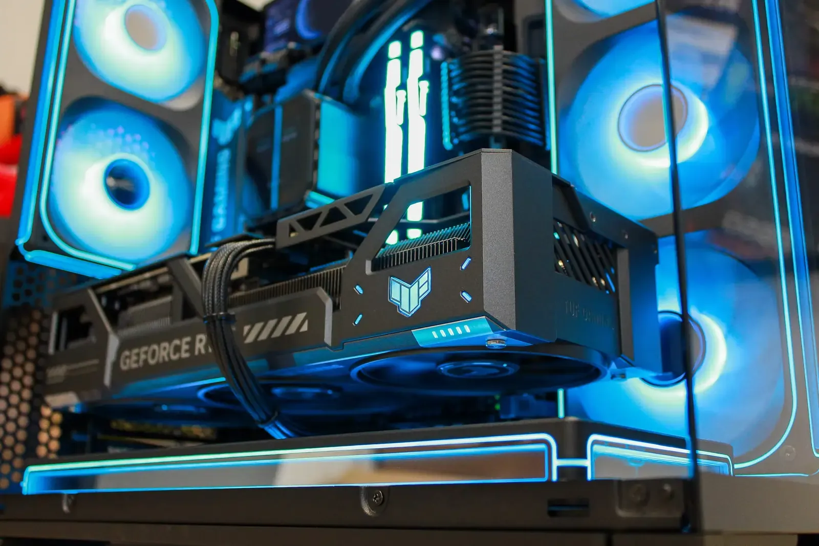Limitless - RTX 5090 / R7 9850X3D - Thumbnail 8