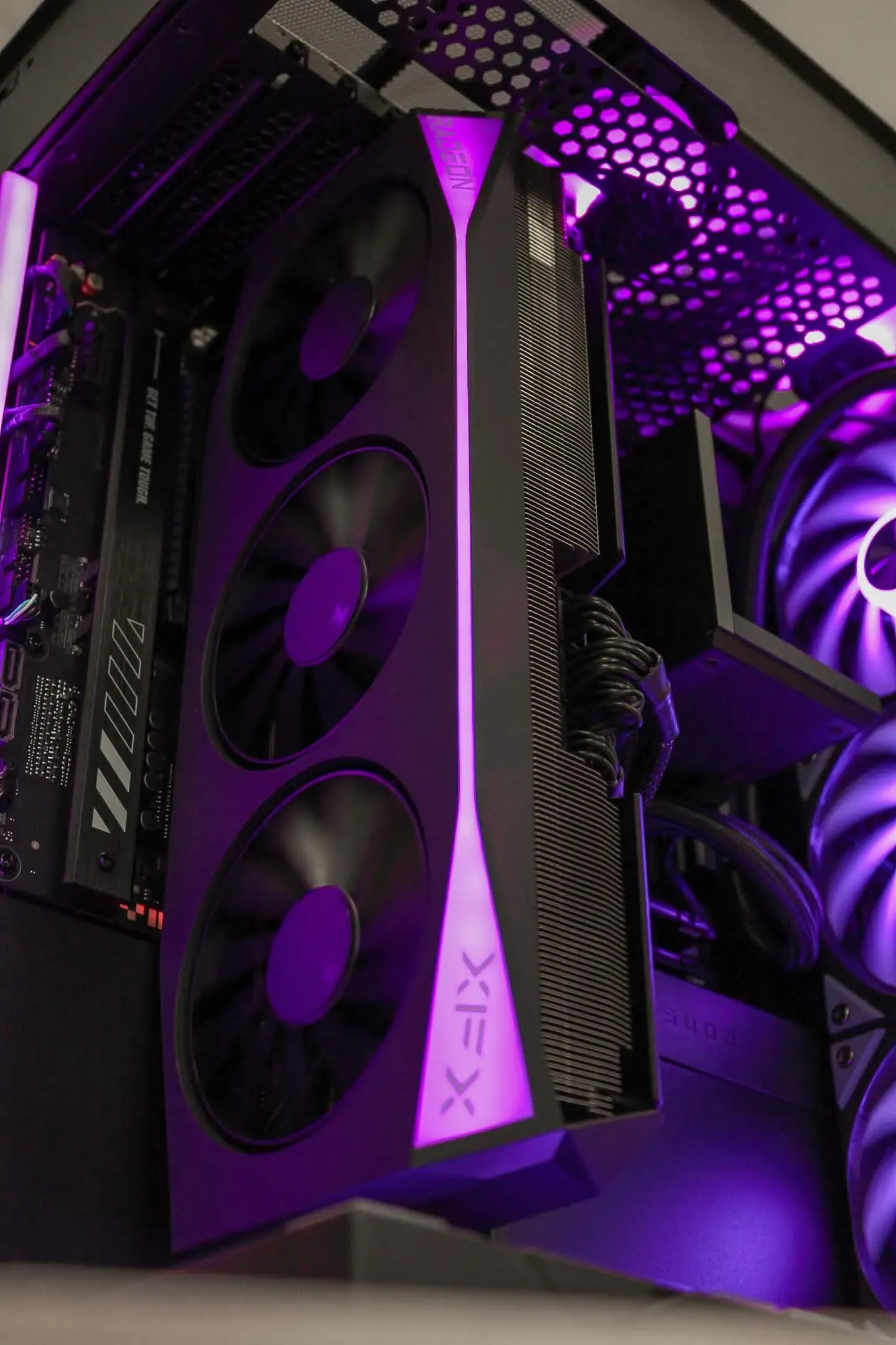 Xhuttle - RX 9070 XT / R7 7800X3D - Thumbnail 4