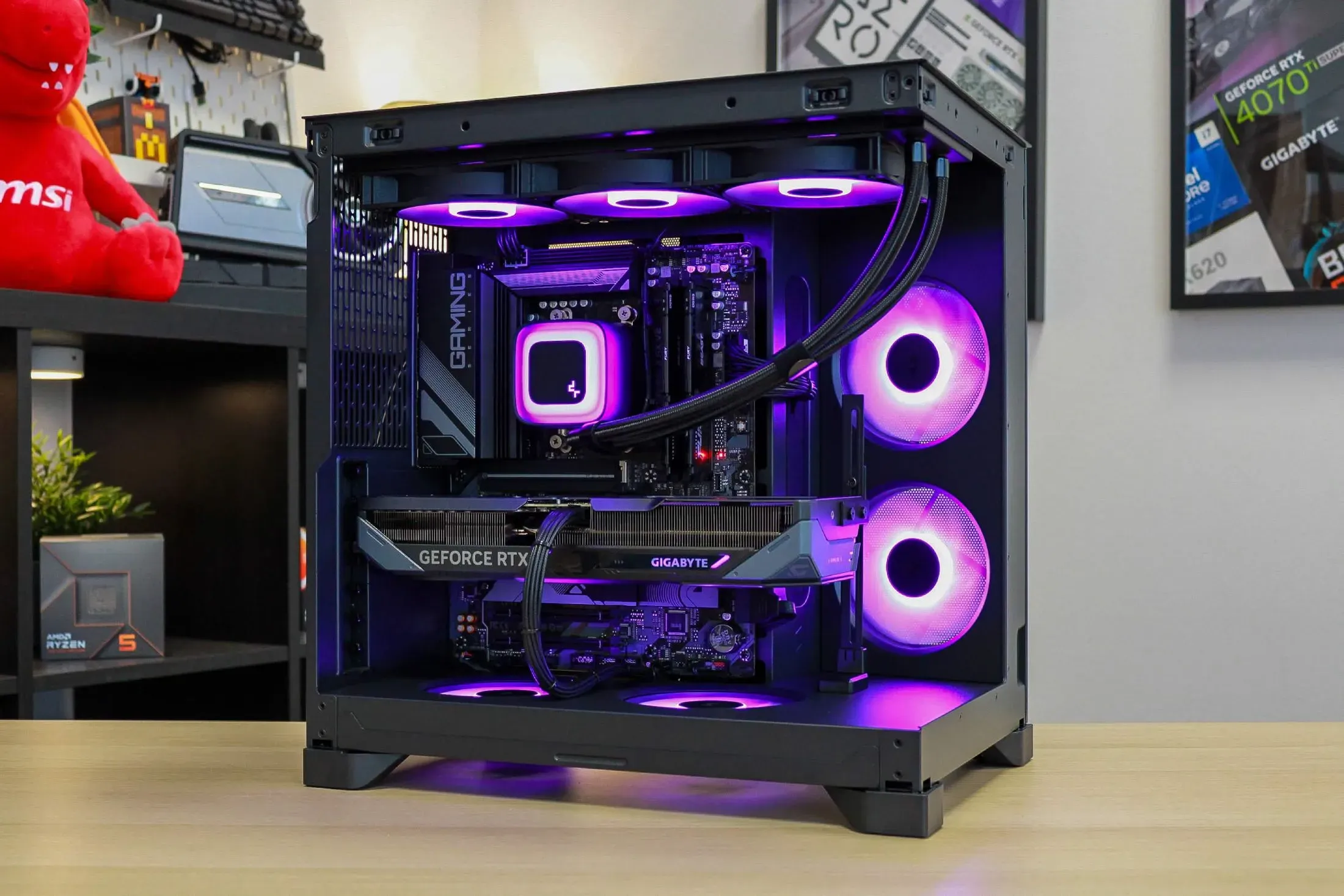 Fractal - RTX 5070 / R5 7500X3D - Image 1