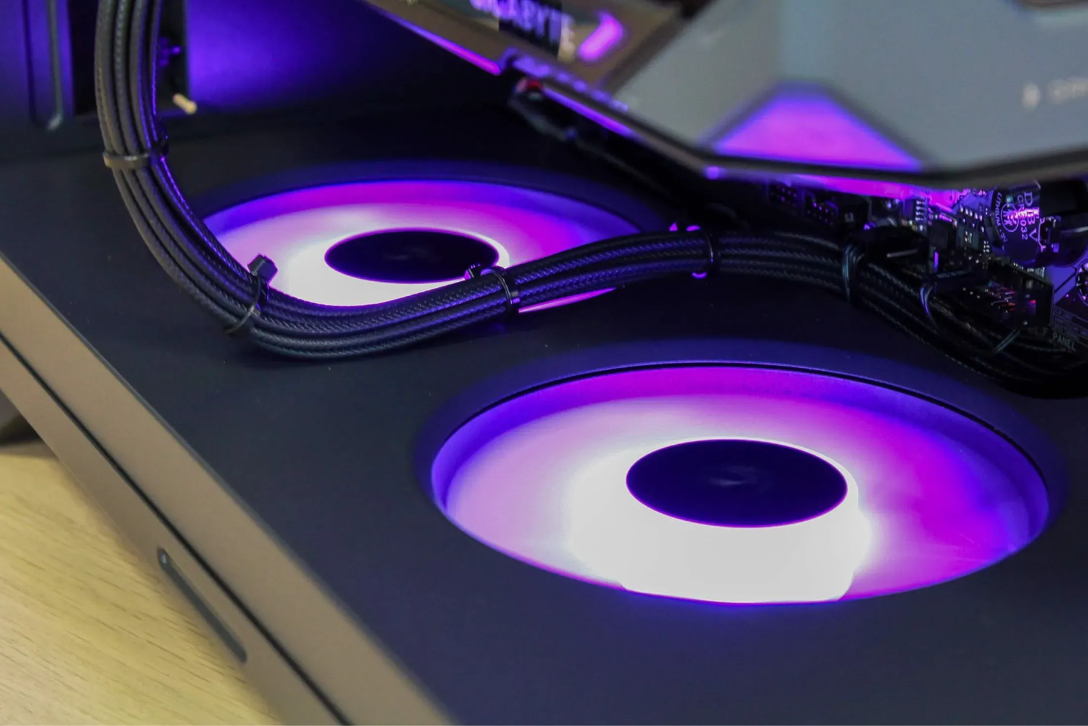 Fractal - RTX 5070 / R5 7500X3D - Thumbnail 7