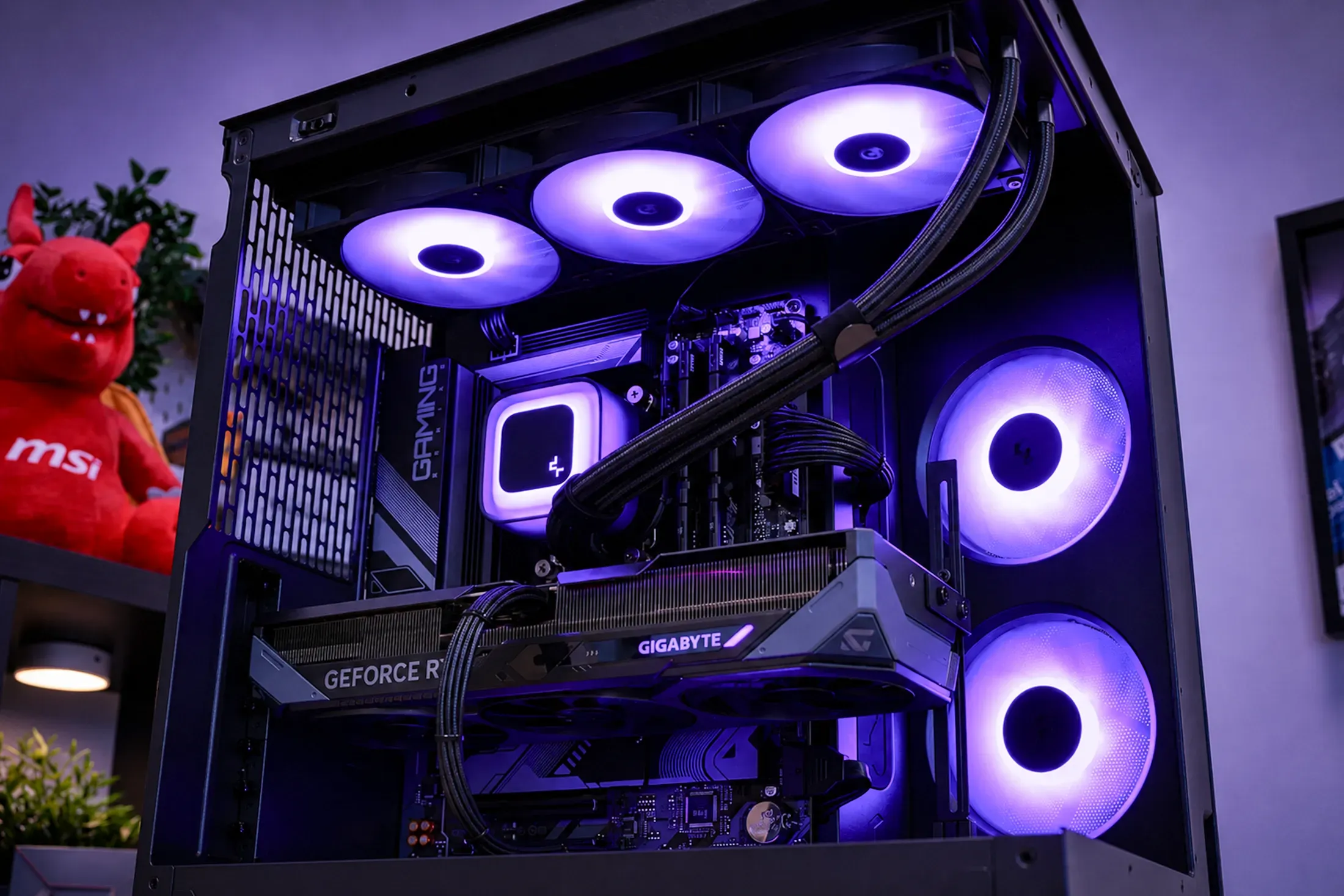 Fractal - RTX 5070 / R5 7500X3D - Thumbnail 3