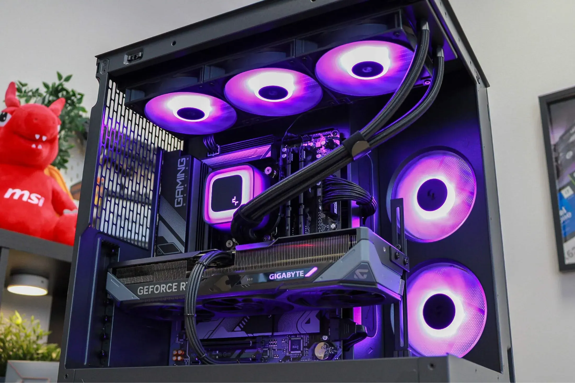 Fractal - RTX 5070 / R5 7500X3D - Thumbnail 3