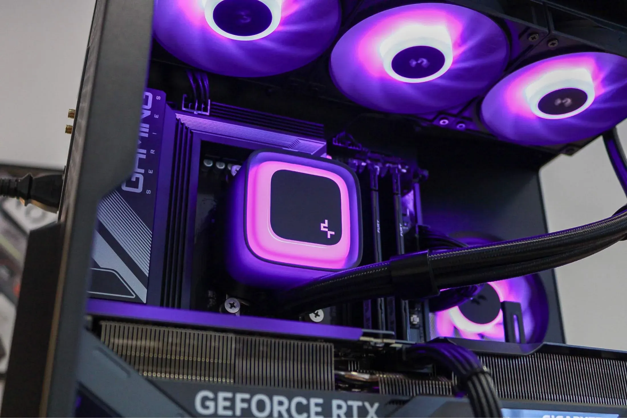 Fractal - RTX 5070 / R5 7500X3D - Thumbnail 5