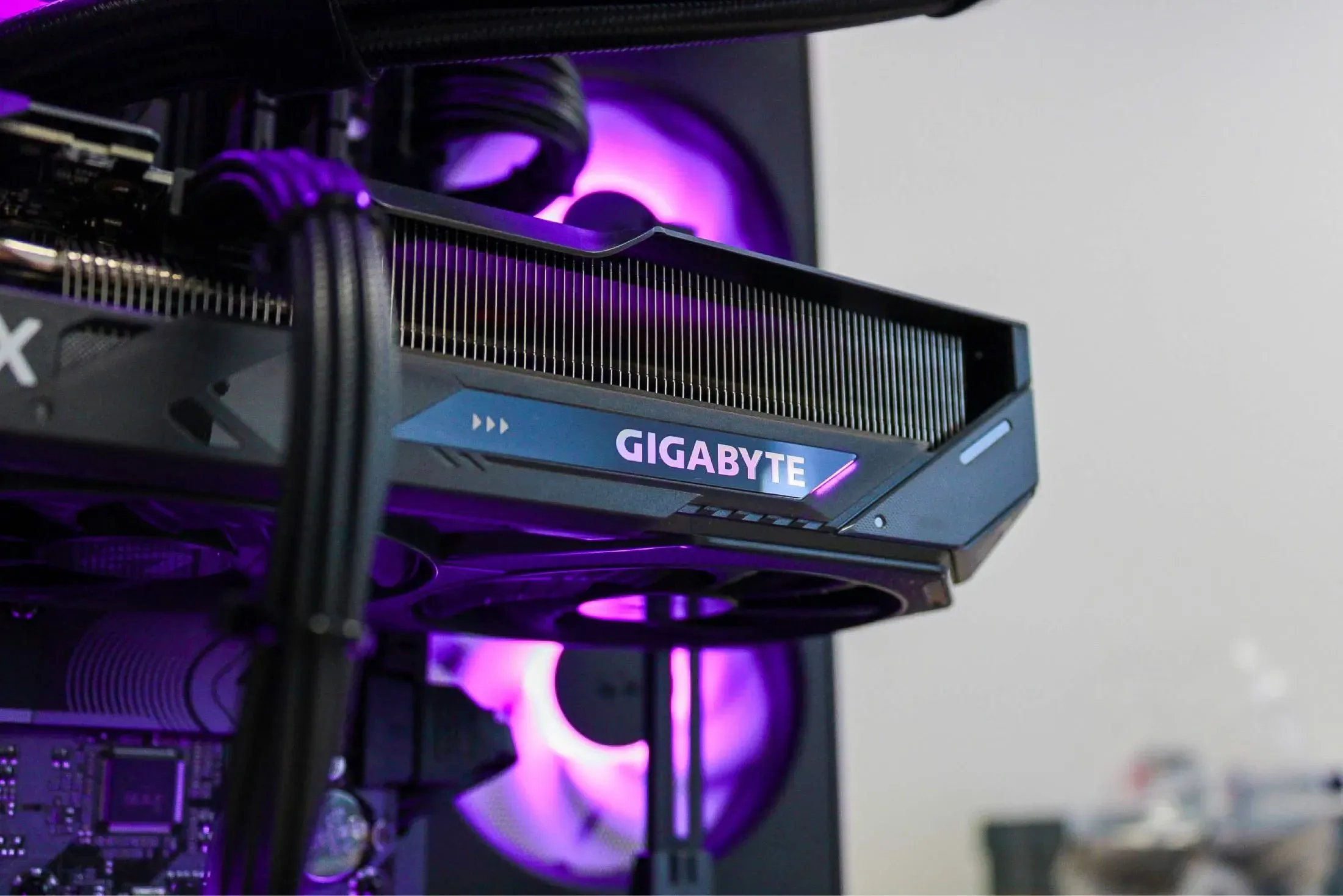 Fractal - RTX 5070 / R5 7500X3D - Thumbnail 8