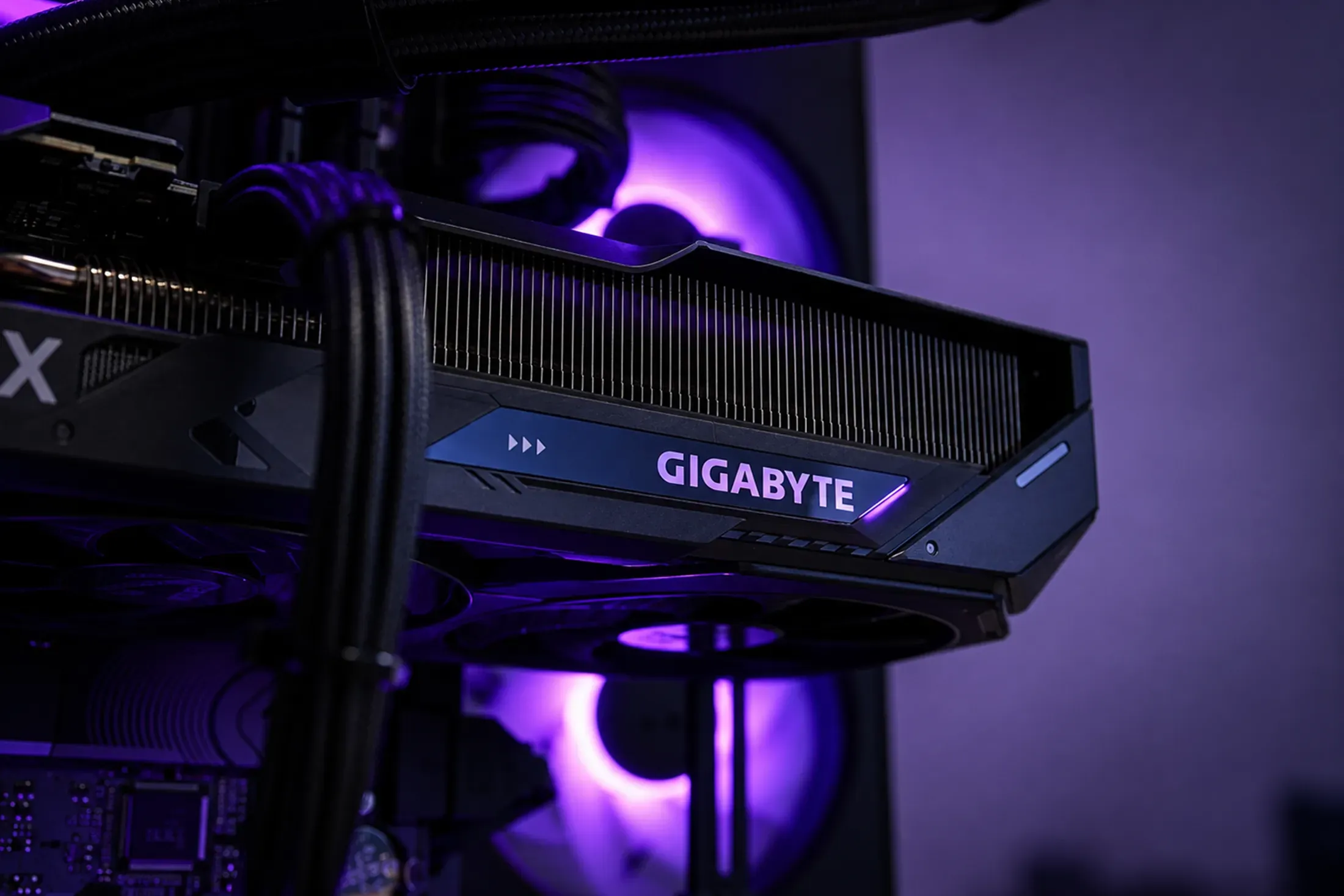 Fractal - RTX 5070 / R5 7500X3D - Thumbnail 8