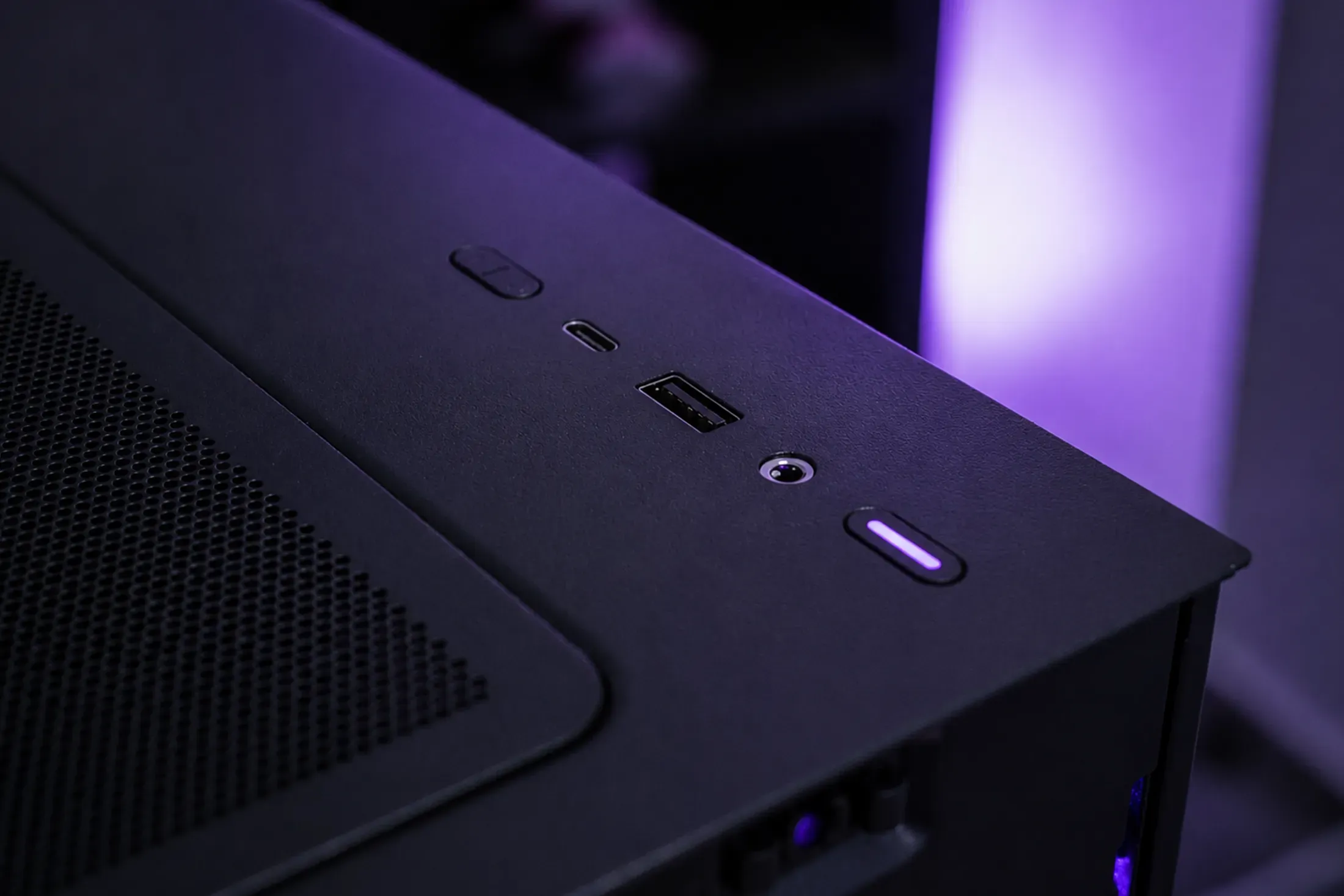 Fractal - RTX 5070 / R5 7500X3D - Thumbnail 10