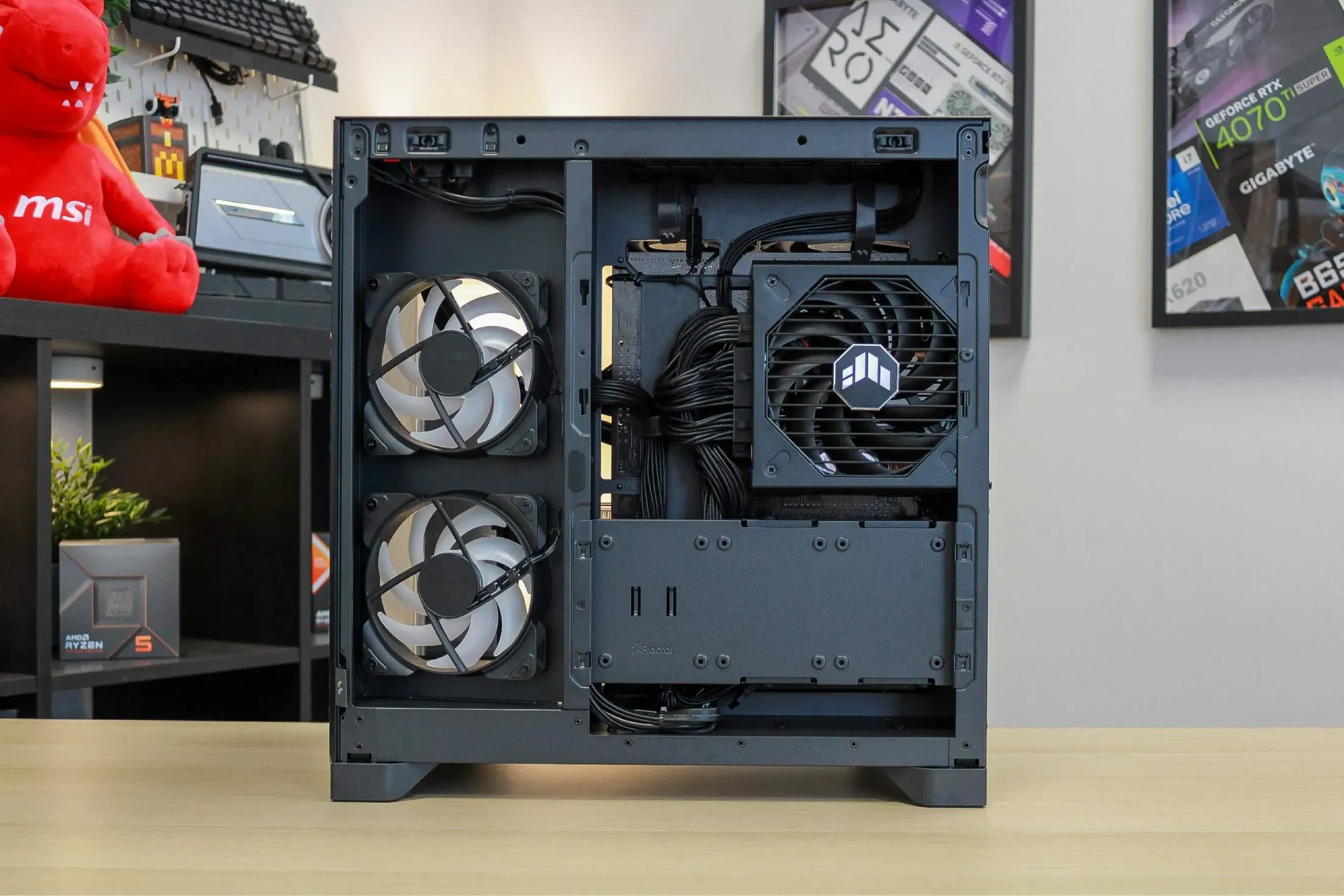 Fractal - RTX 5070 / R5 7500X3D - Thumbnail 9