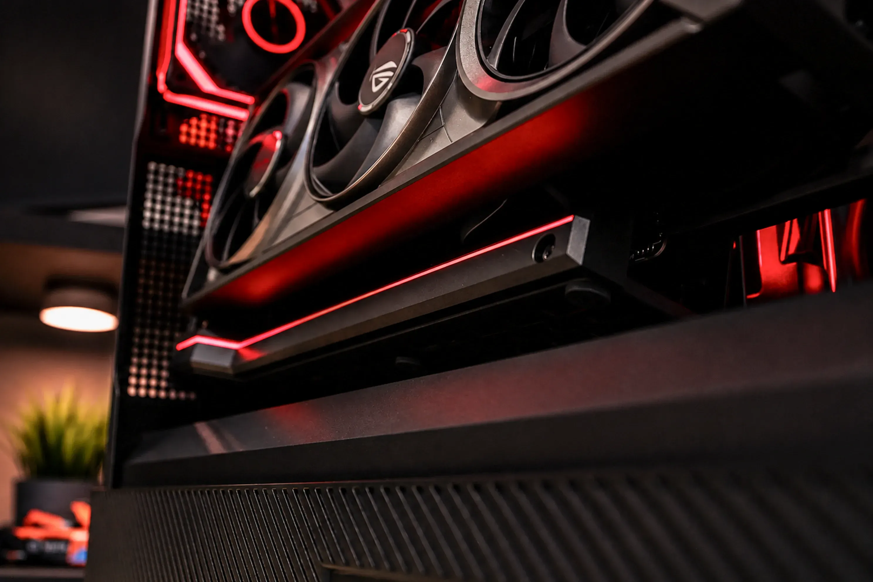 Skylight - RTX 5080 / R7 9800X3D, 32GB / 64GB - Thumbnail 10