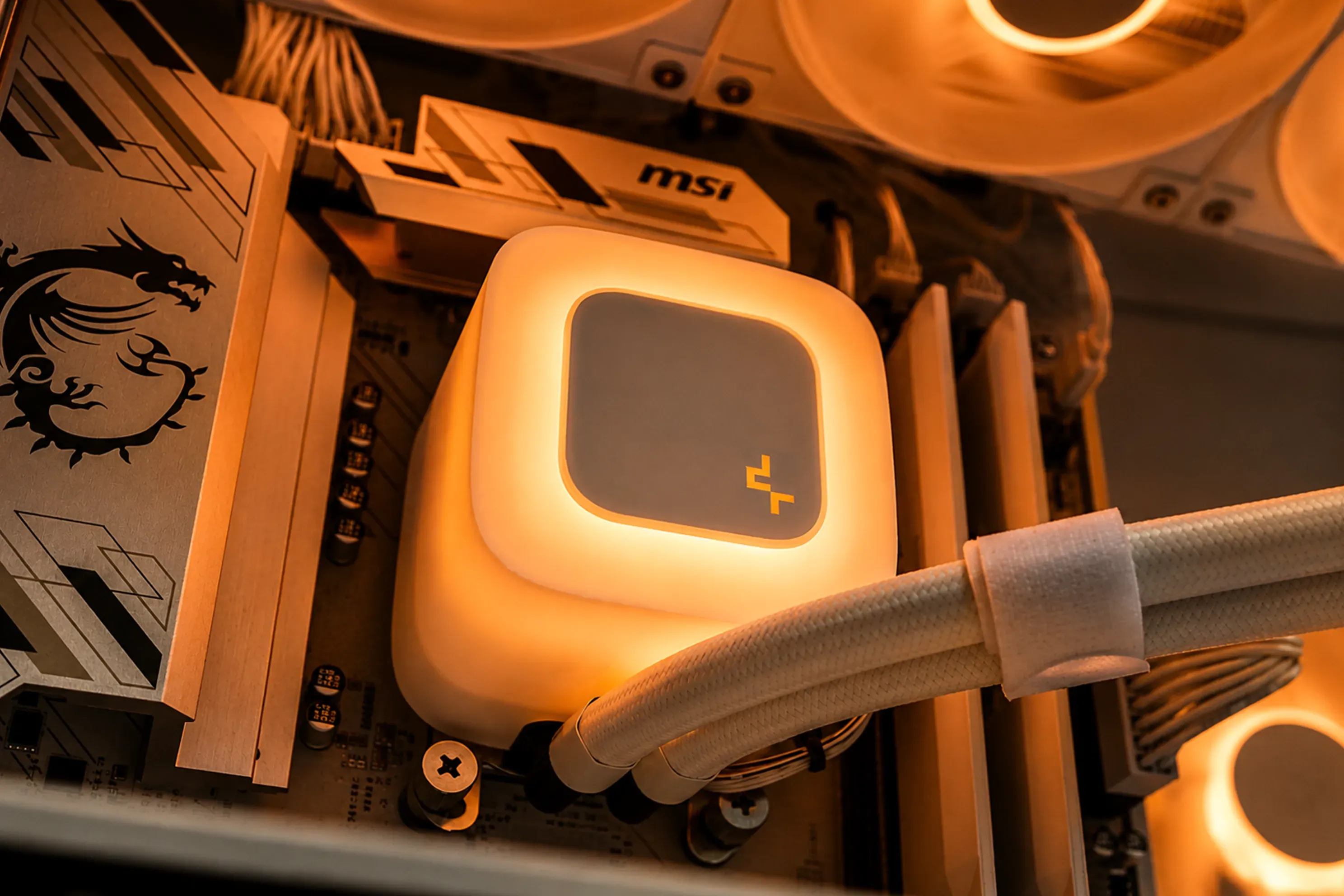 Fractal White - RTX 5070 Ti / R5 7500X3D, 16GB / 32GB - Thumbnail 7