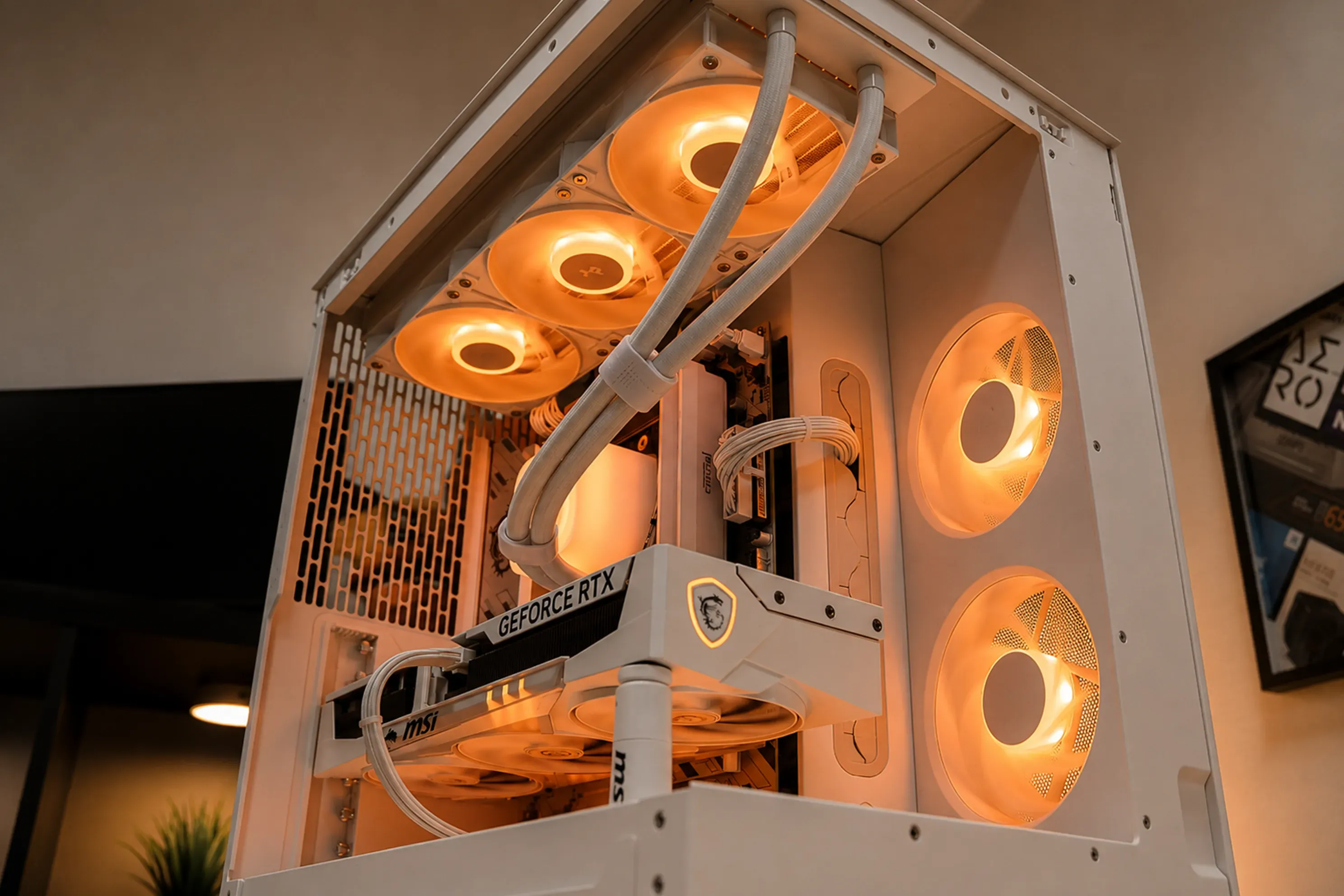 Fractal White - RTX 5070 Ti / R5 7500X3D, 16GB / 32GB - Thumbnail 5