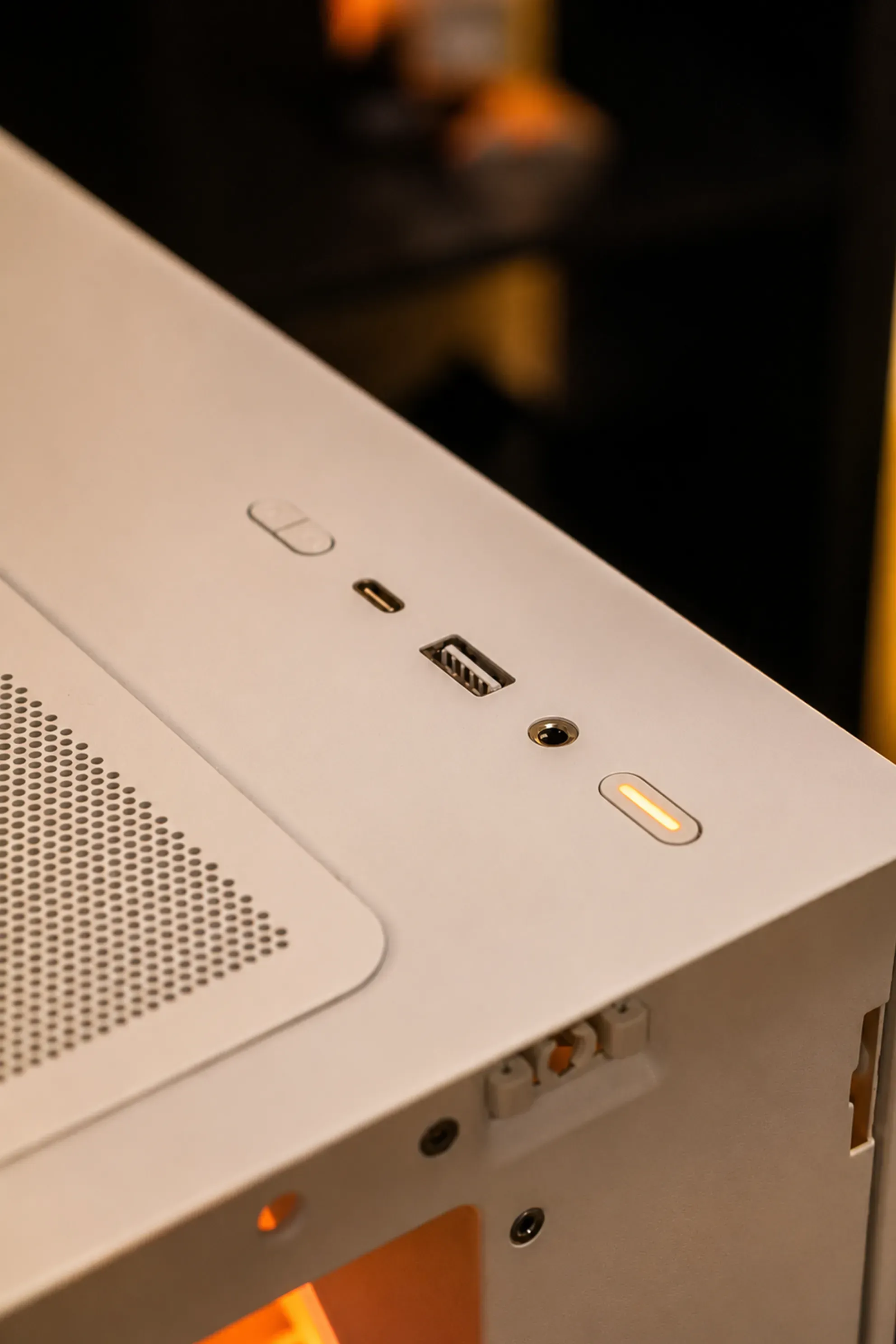 Fractal White - RTX 5070 Ti / R5 7500X3D, 16GB / 32GB - Thumbnail 9