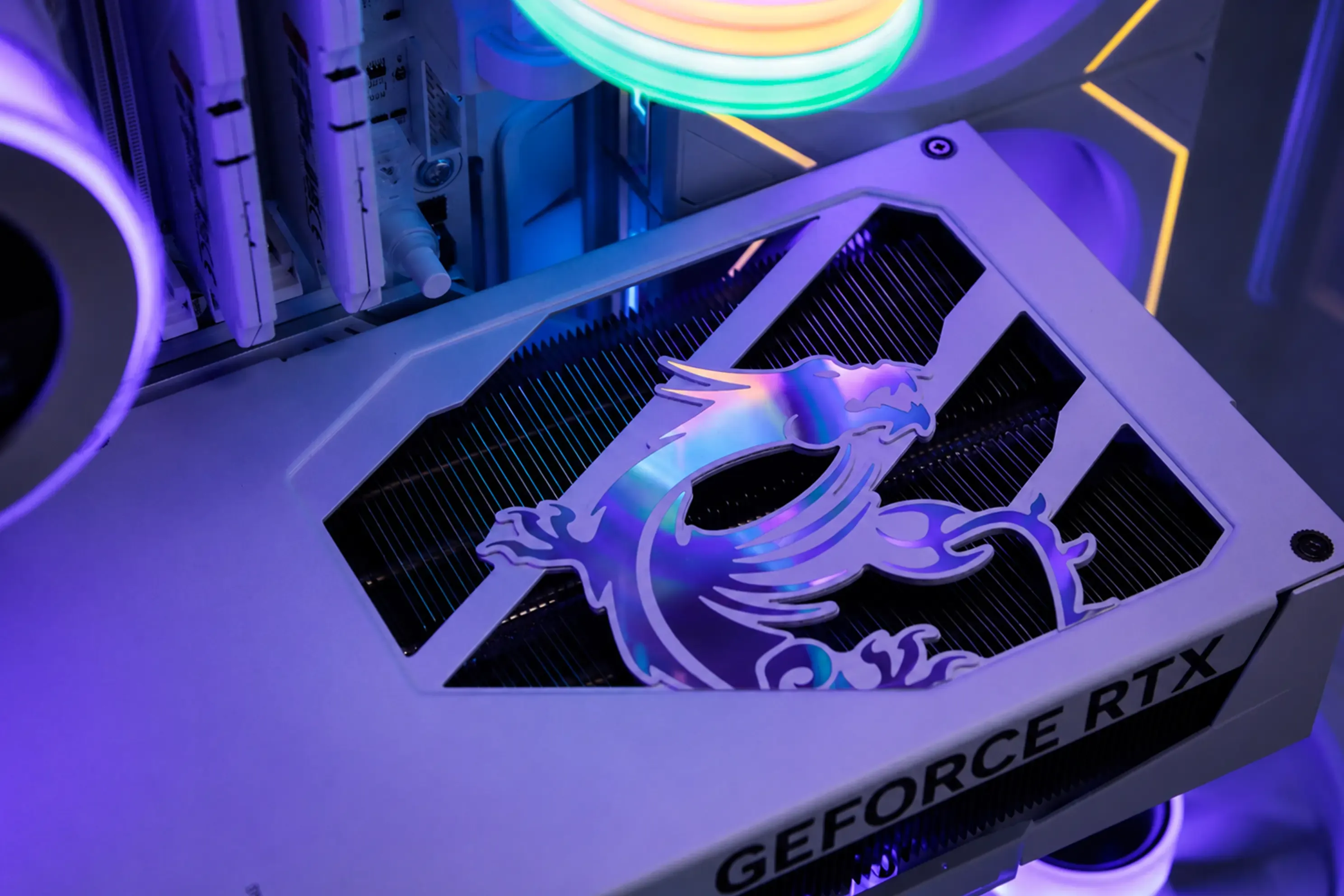 Lian Li White - RTX 5080 / R7 9800X3D, 16GB / 32GB - Thumbnail 5