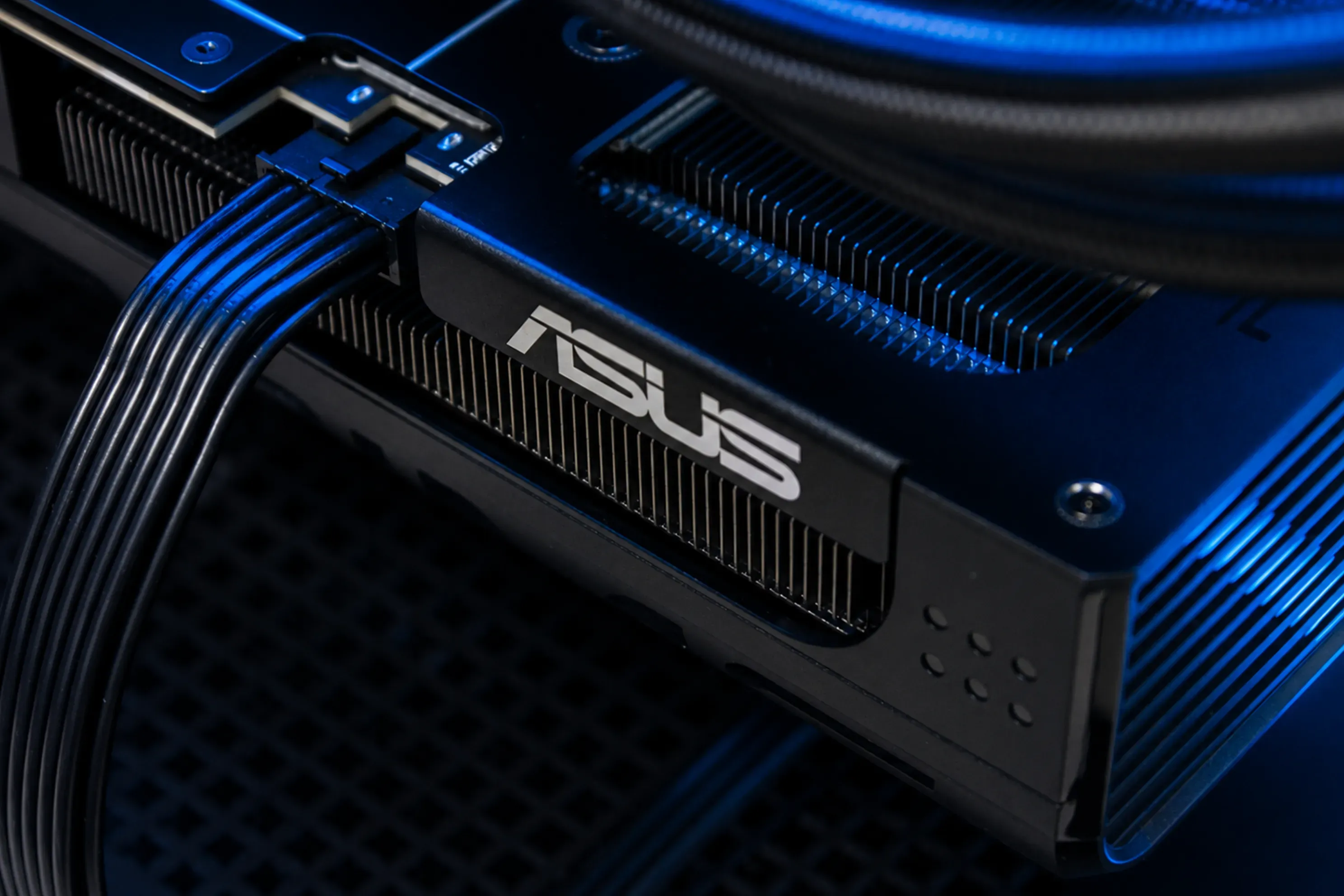 ASUS - NVIDIA RTX 5080 / R7 7800X3D - Thumbnail 4