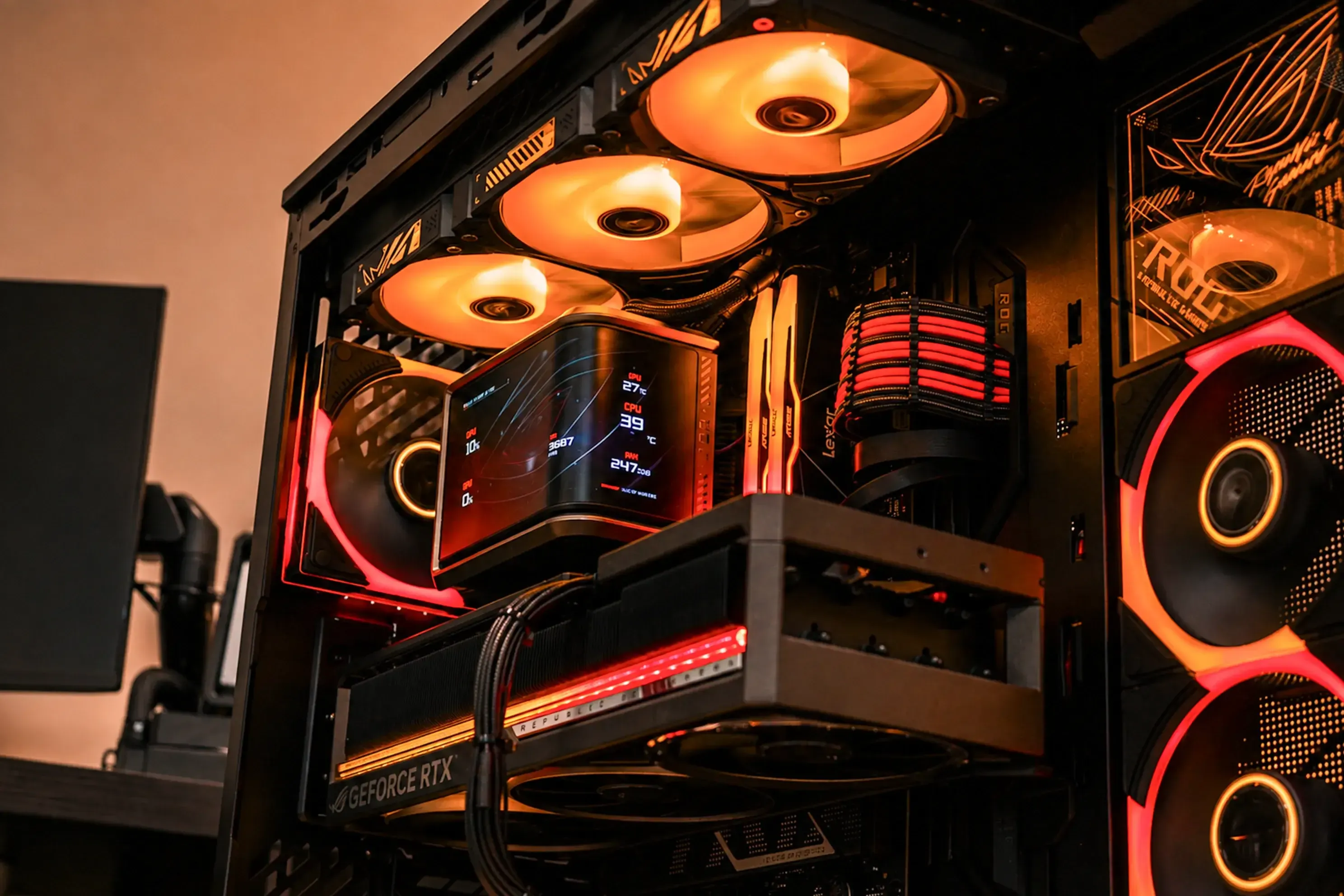 ASUS CRONOX - NVIDIA RTX 5080 / R7 9850X3D / 32GB - Thumbnail 4