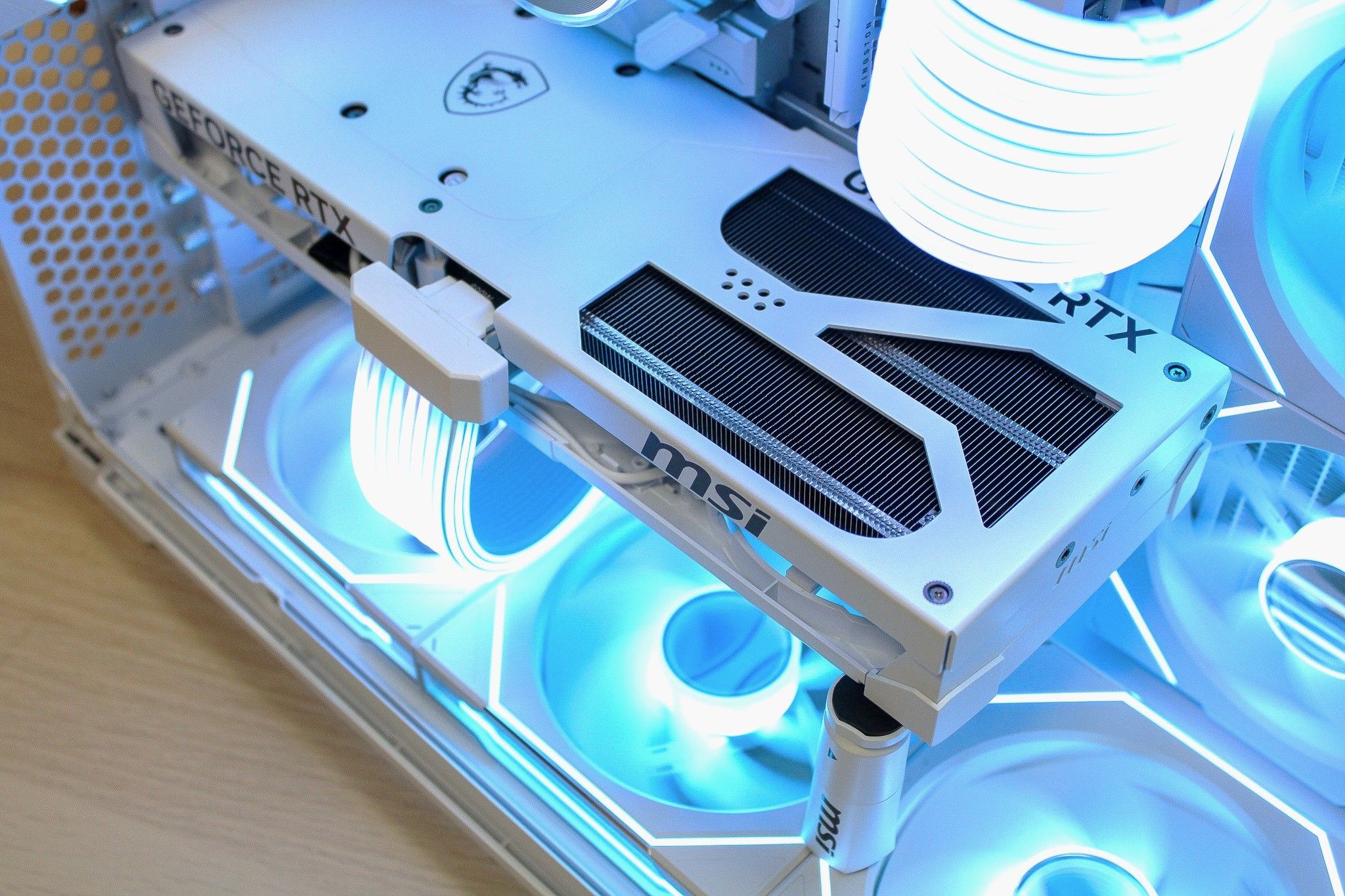 Lian Li White - RTX 5080 / R7 9800X3D - Thumbnail 5