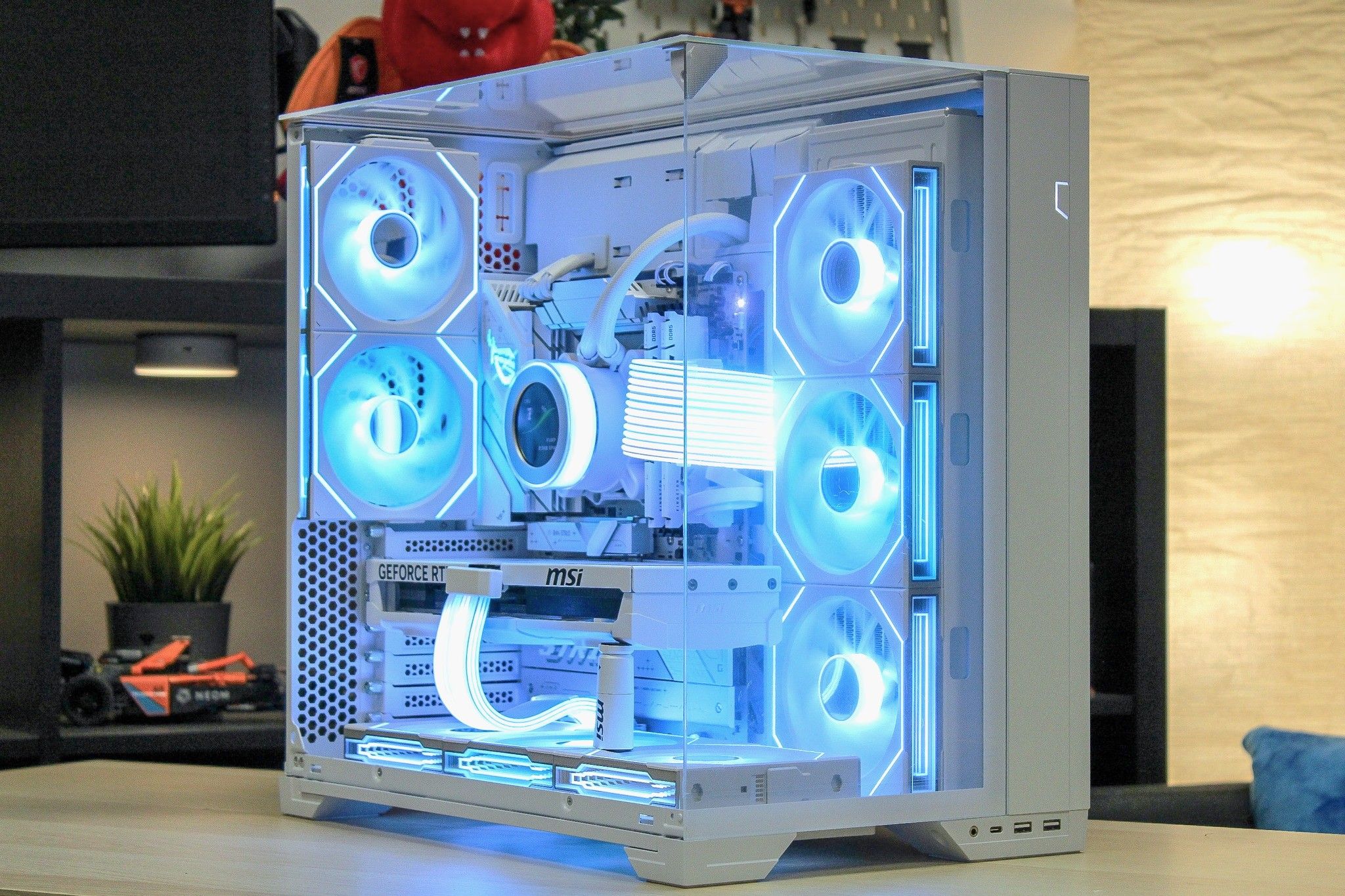 Lian Li White - RTX 5080 / R7 9800X3D - Thumbnail 2
