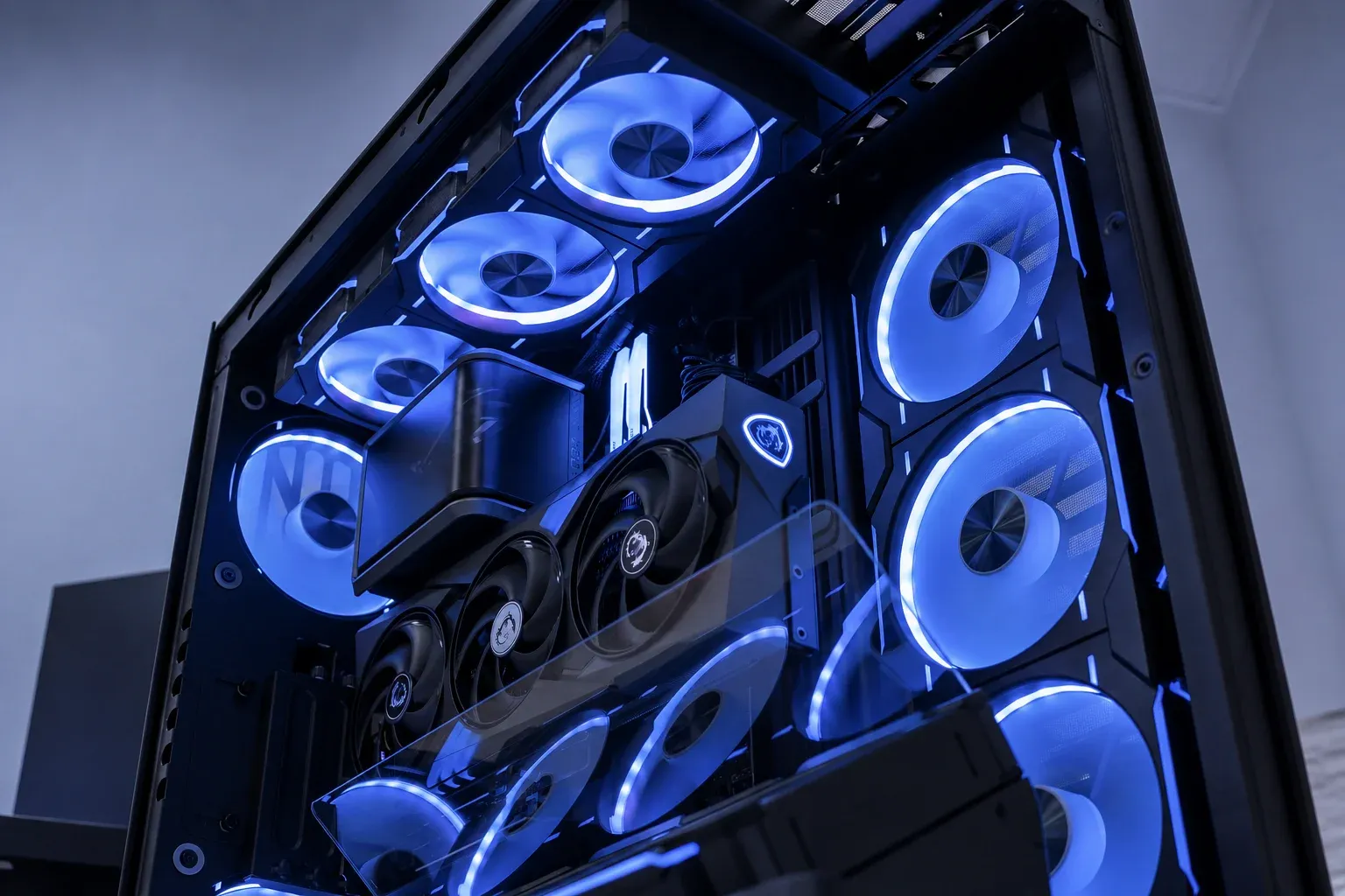 Moonlight - RTX 5080 | R7 9800X3D | 48GB  - Thumbnail 6